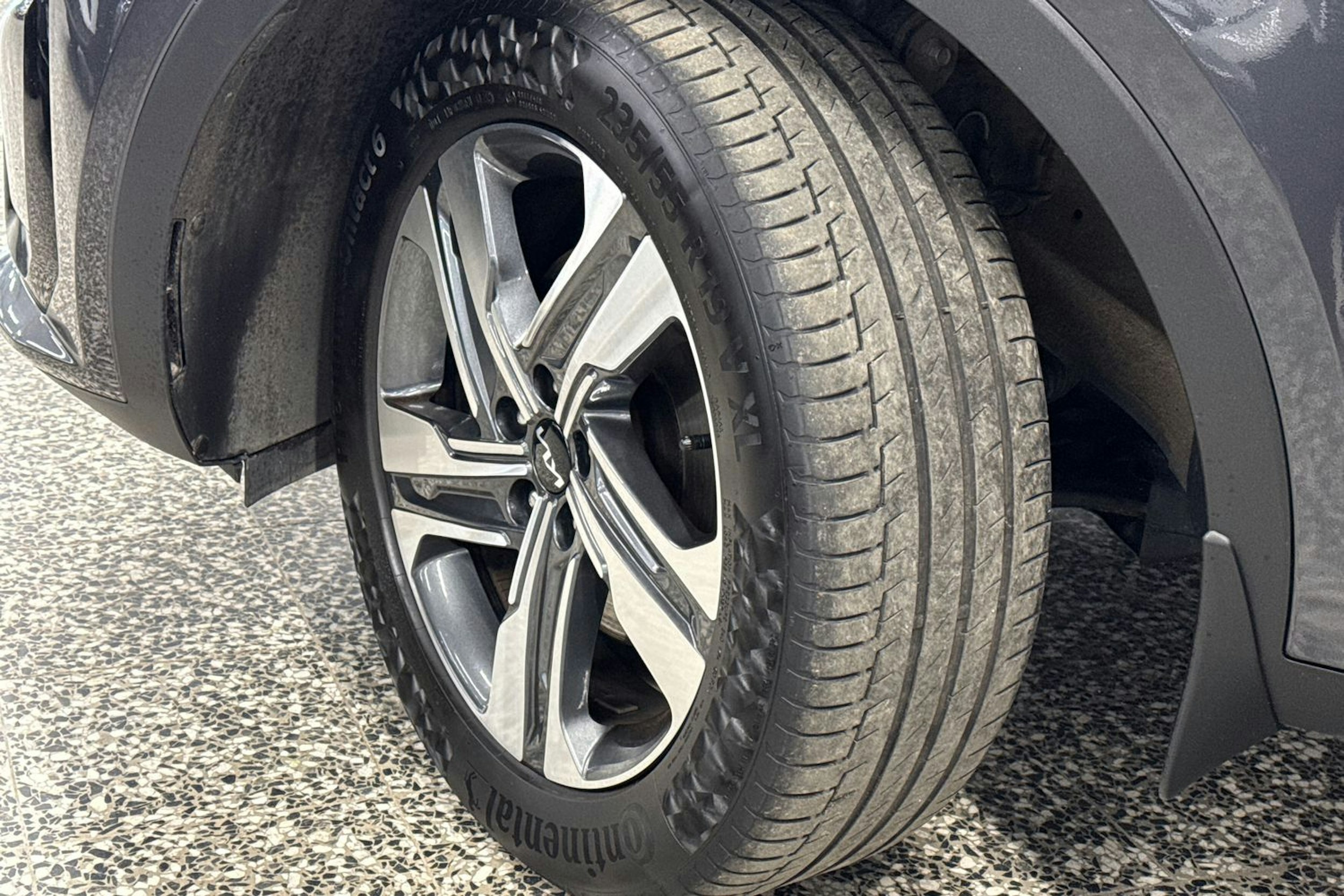 harmaa Kia Sorento 2023 kuva 13.