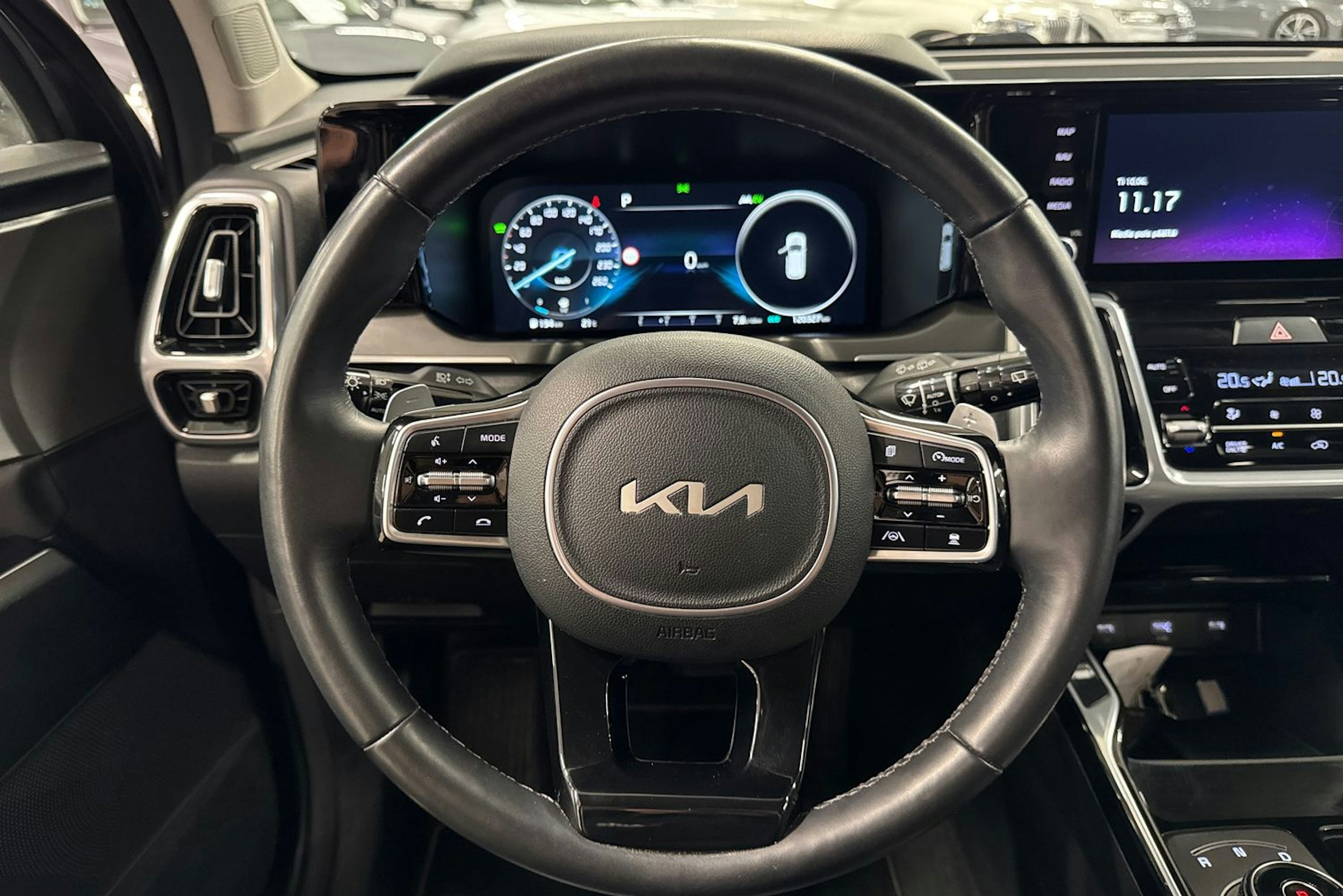 harmaa Kia Sorento 2023 kuva 14.