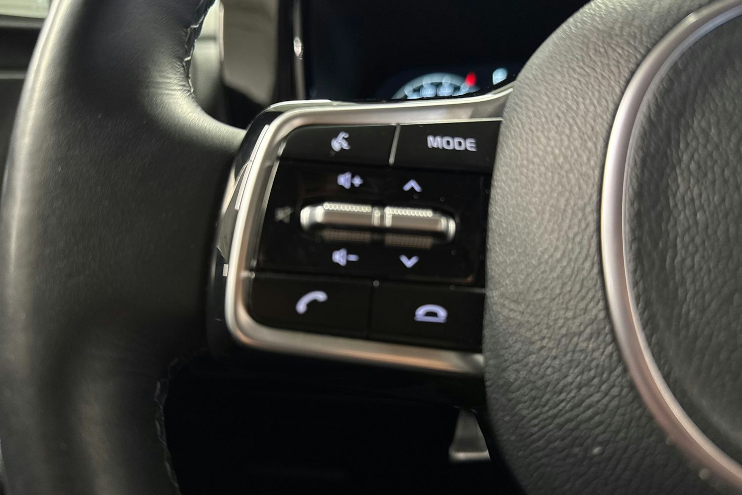 harmaa Kia Sorento 2023 kuva 16.