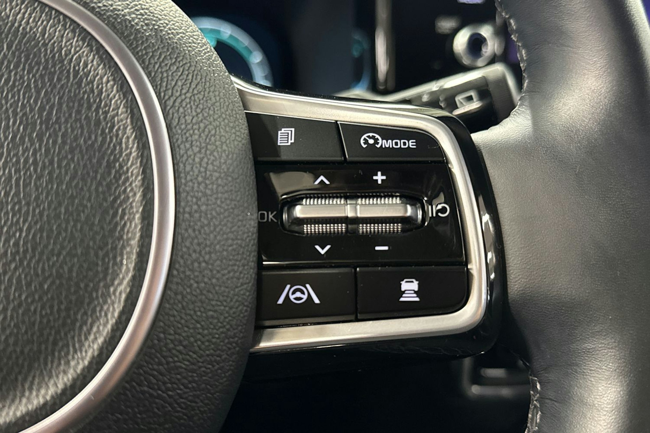 harmaa Kia Sorento 2023 kuva 17.