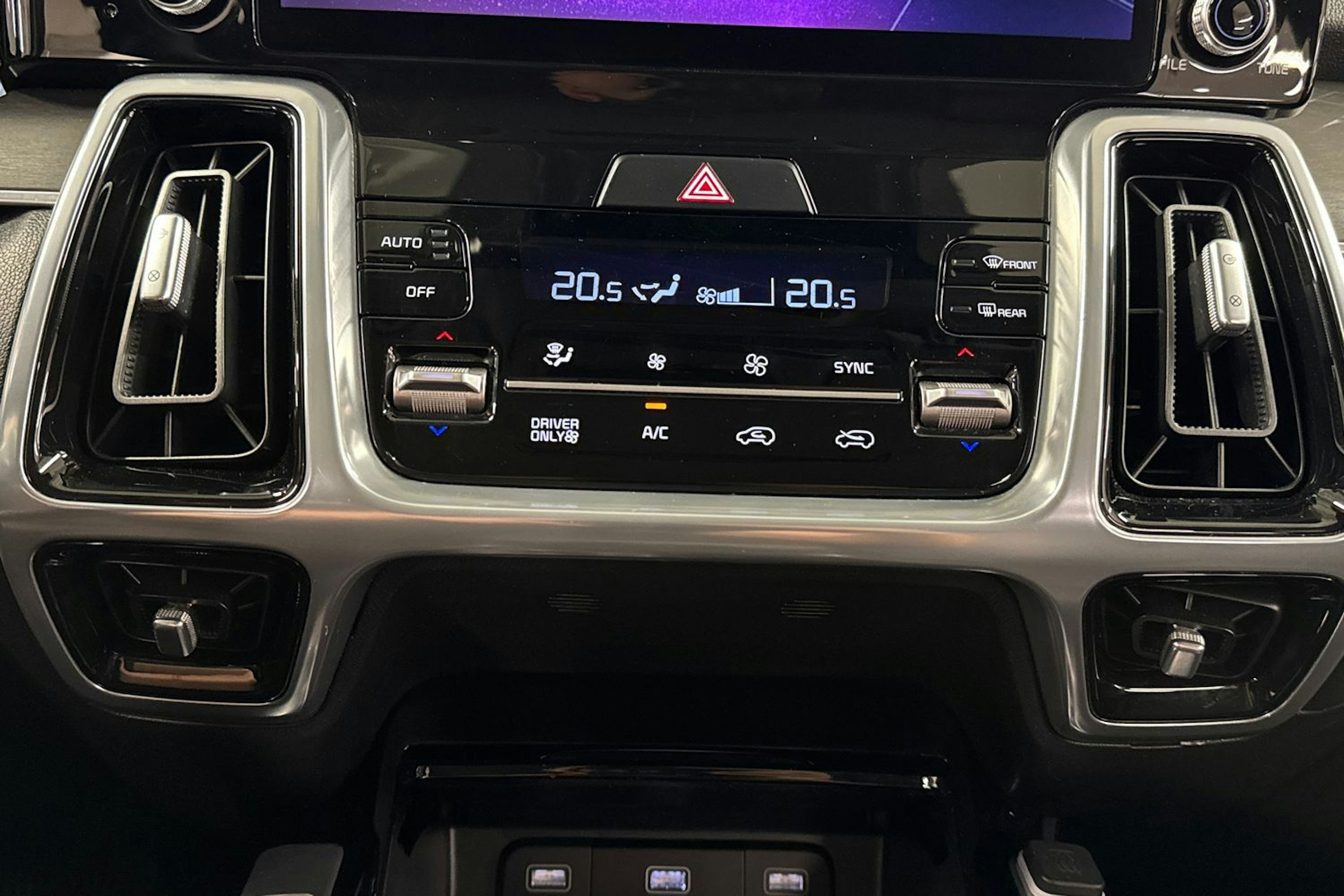 harmaa Kia Sorento 2023 kuva 19.