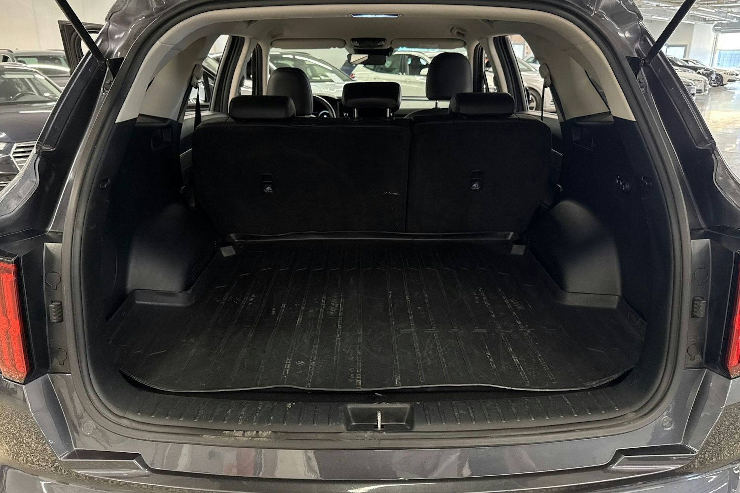 harmaa Kia Sorento 2023 kuva 30.