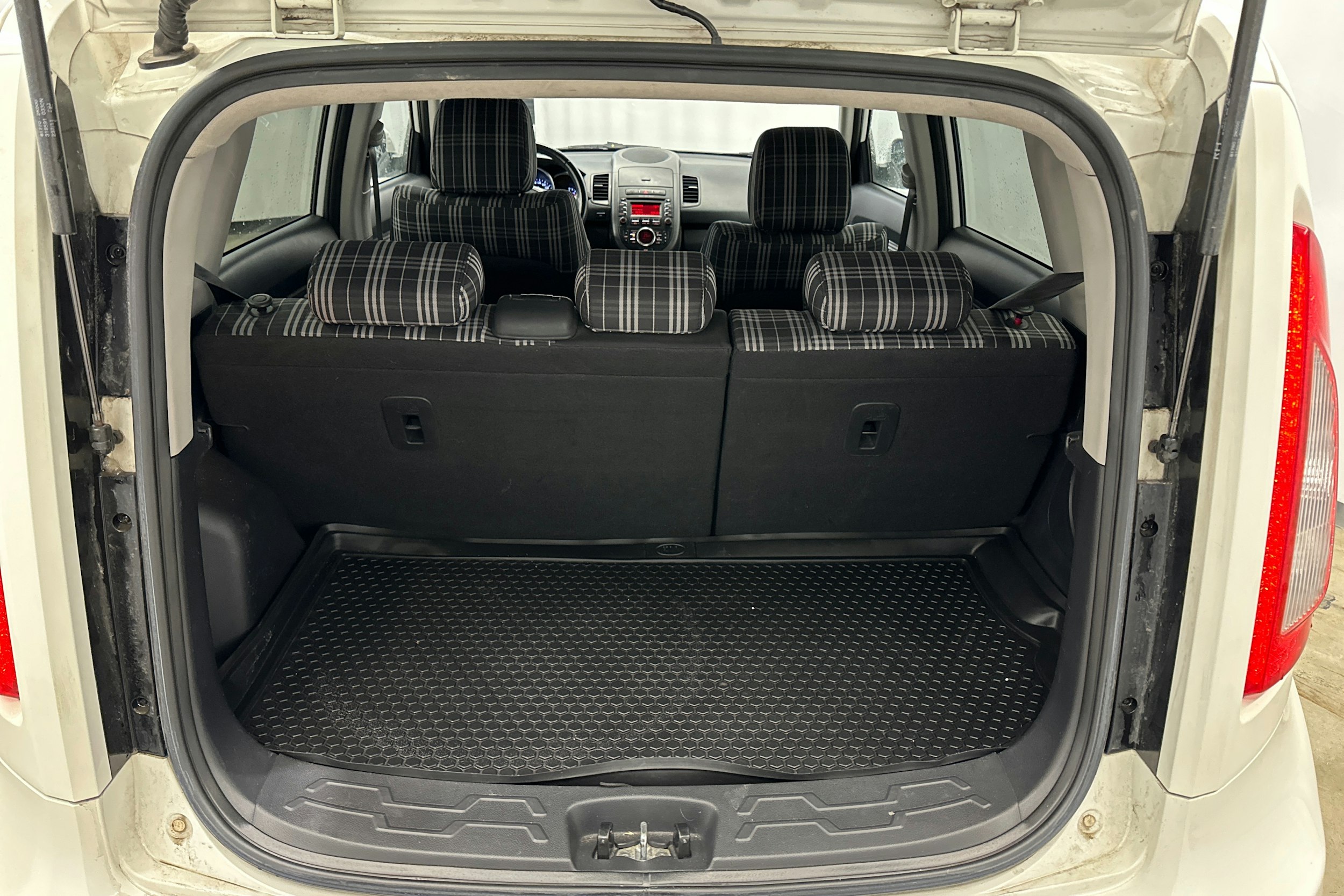 valkoinen Kia Soul 2012 kuva 14.