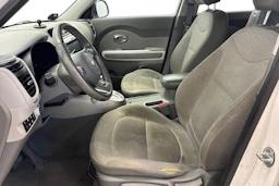 Valkoinen Kia Soul 2019 kuva 7.