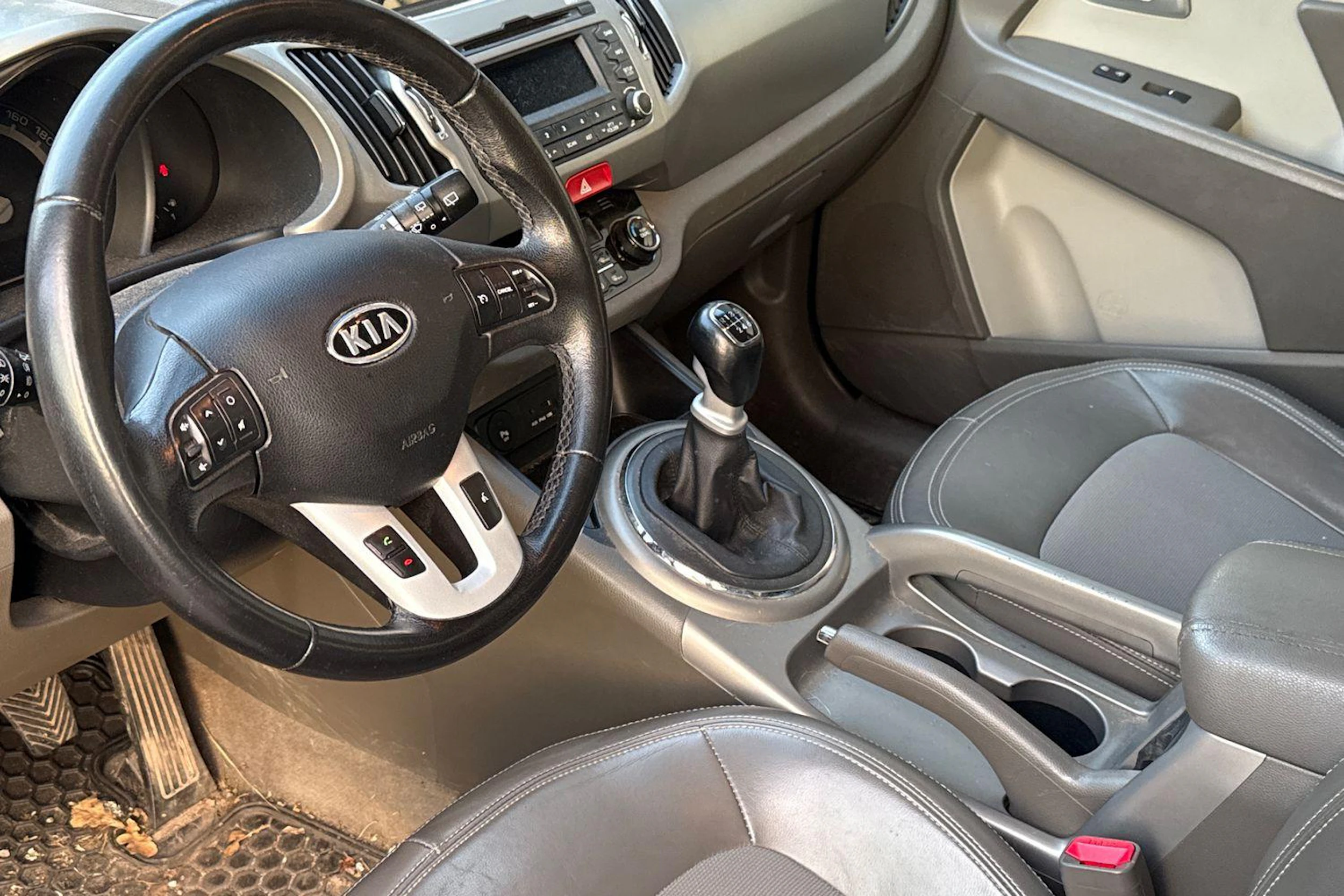 musta Kia Sportage 2010 kuva 3.