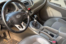 musta Kia Sportage 2010 kuva 3.