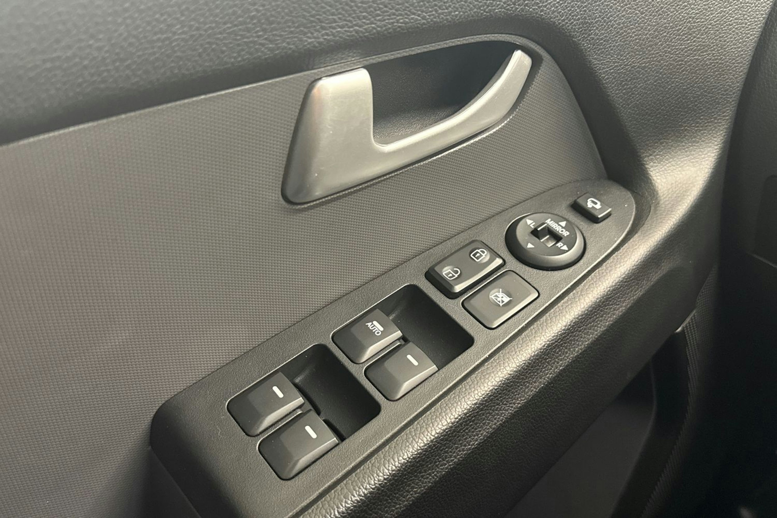 valkoinen Kia Sportage 2011 kuva 20.