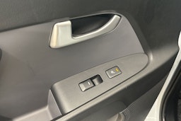 valkoinen Kia Sportage 2011 kuva 22.