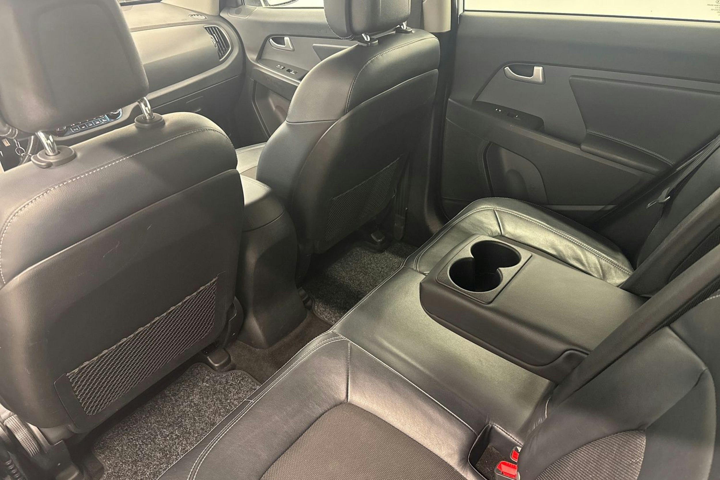 valkoinen Kia Sportage 2011 kuva 23.