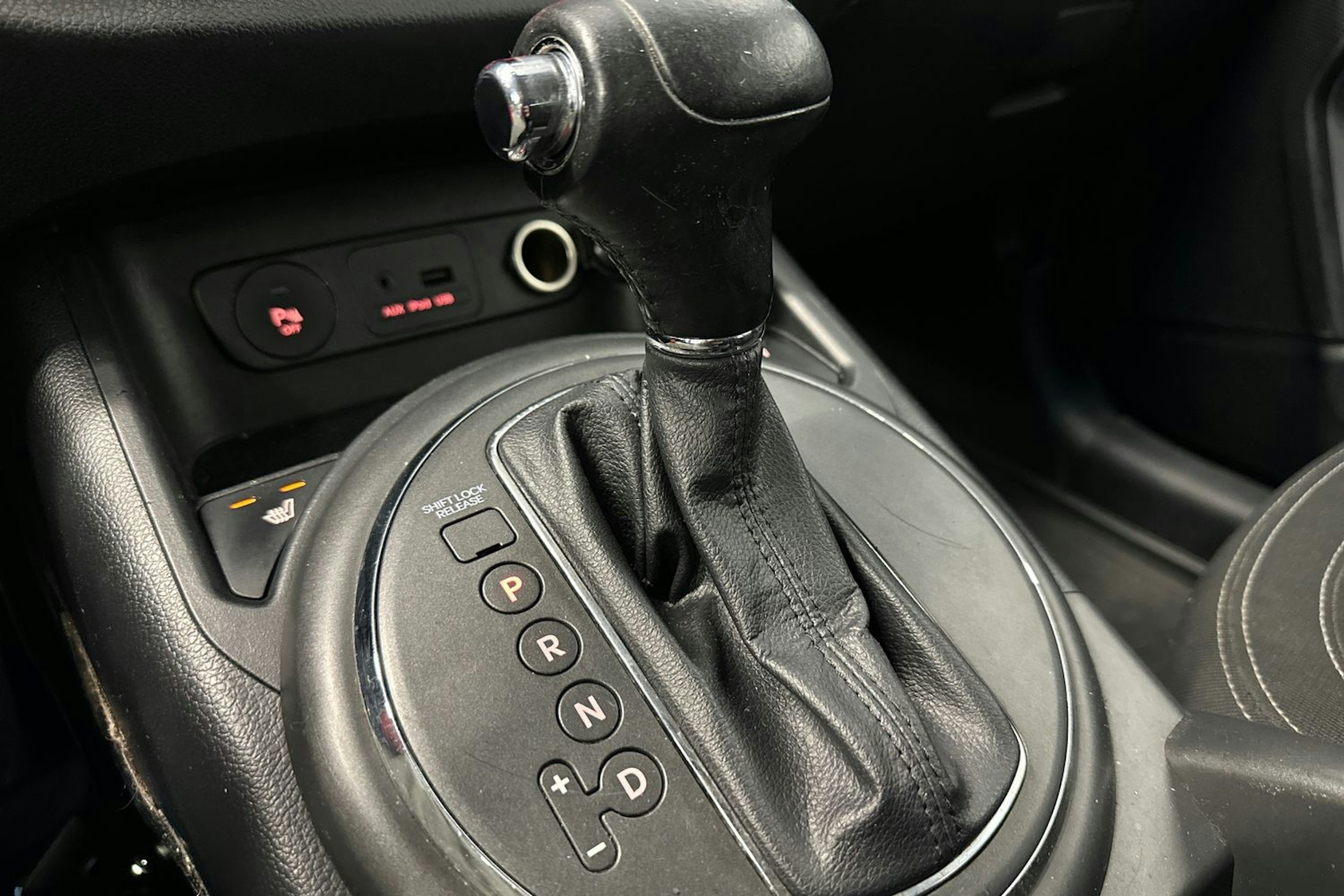 valkoinen Kia Sportage 2011 kuva 14.