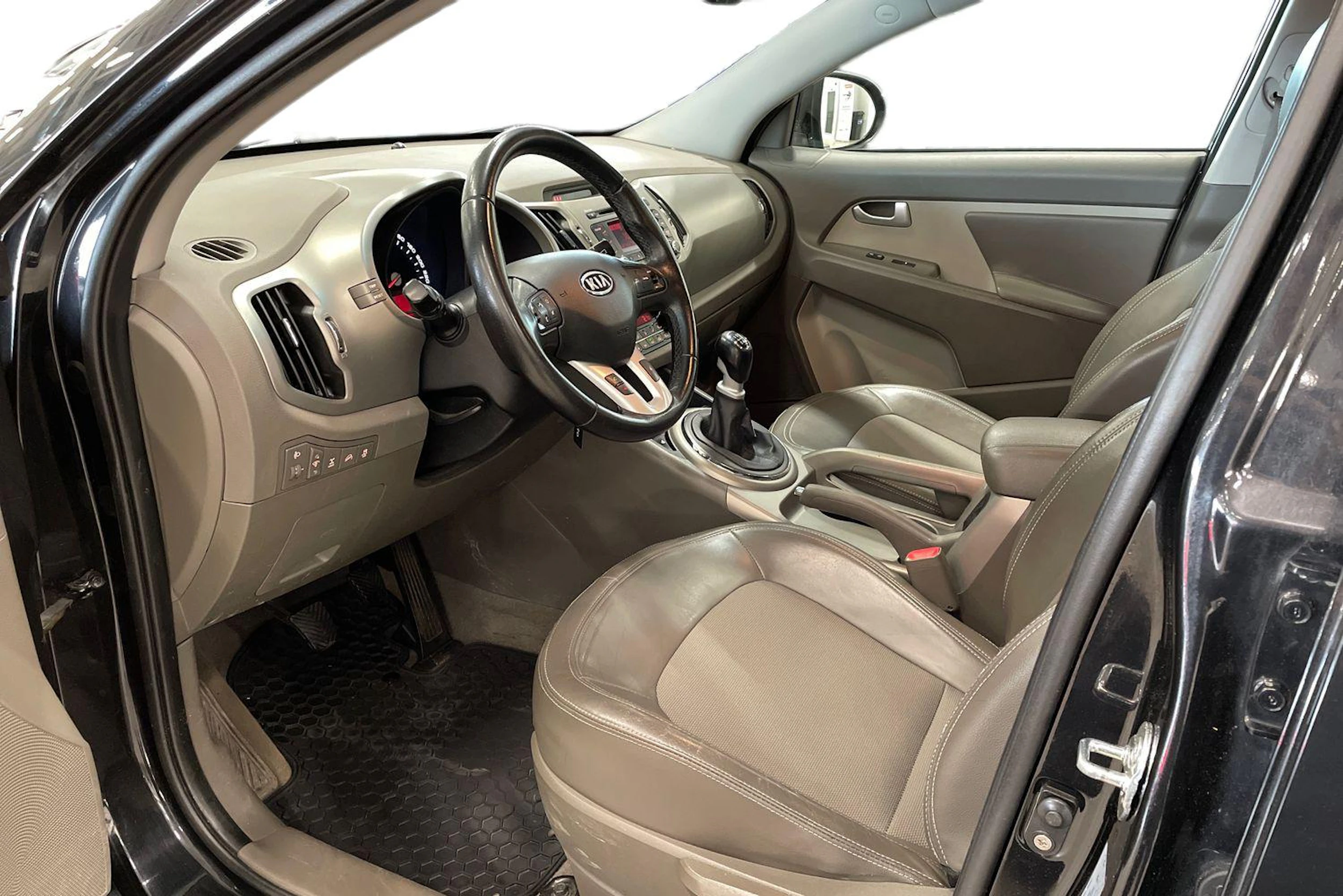 musta Kia Sportage 2011 kuva 9.