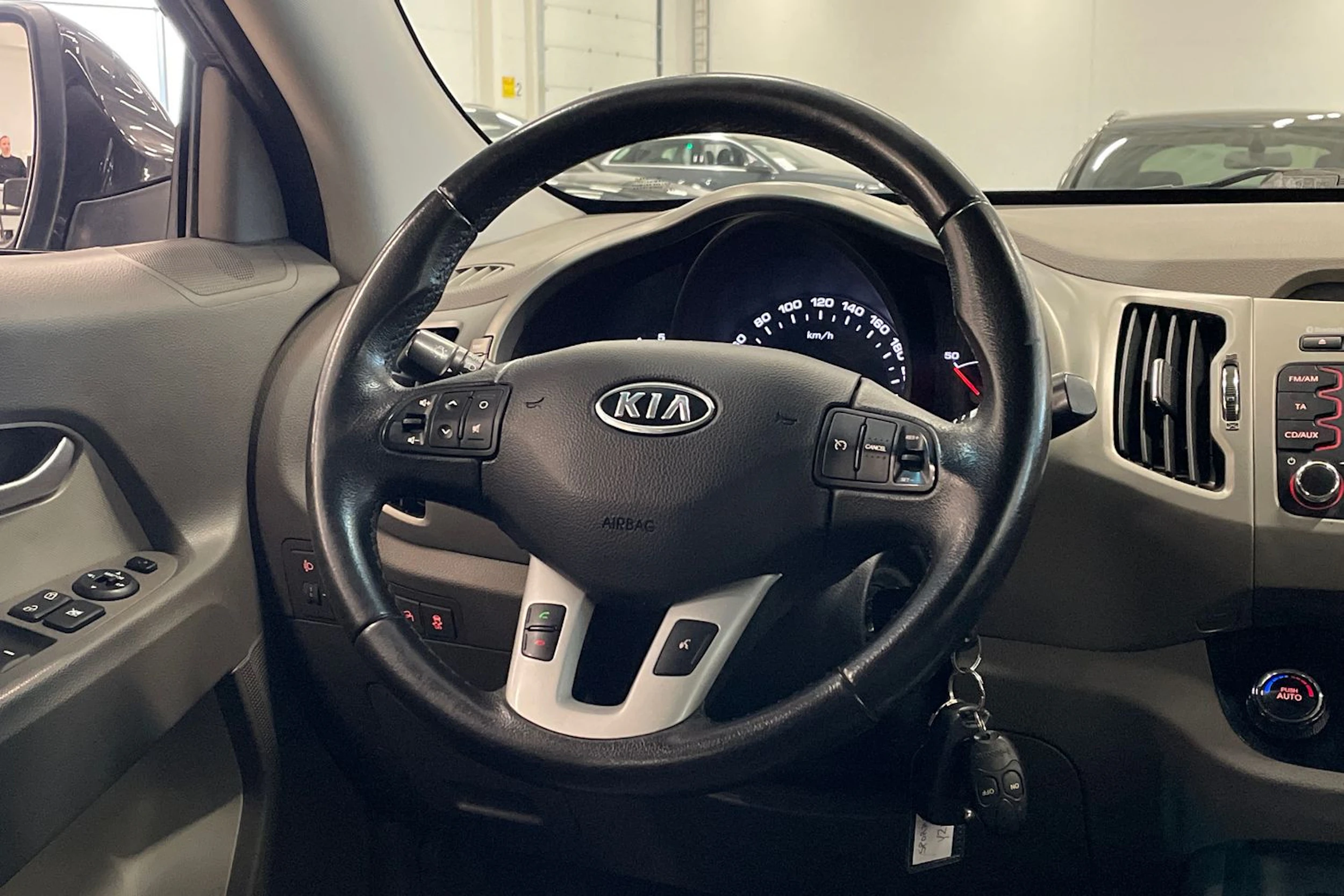musta Kia Sportage 2011 kuva 16.