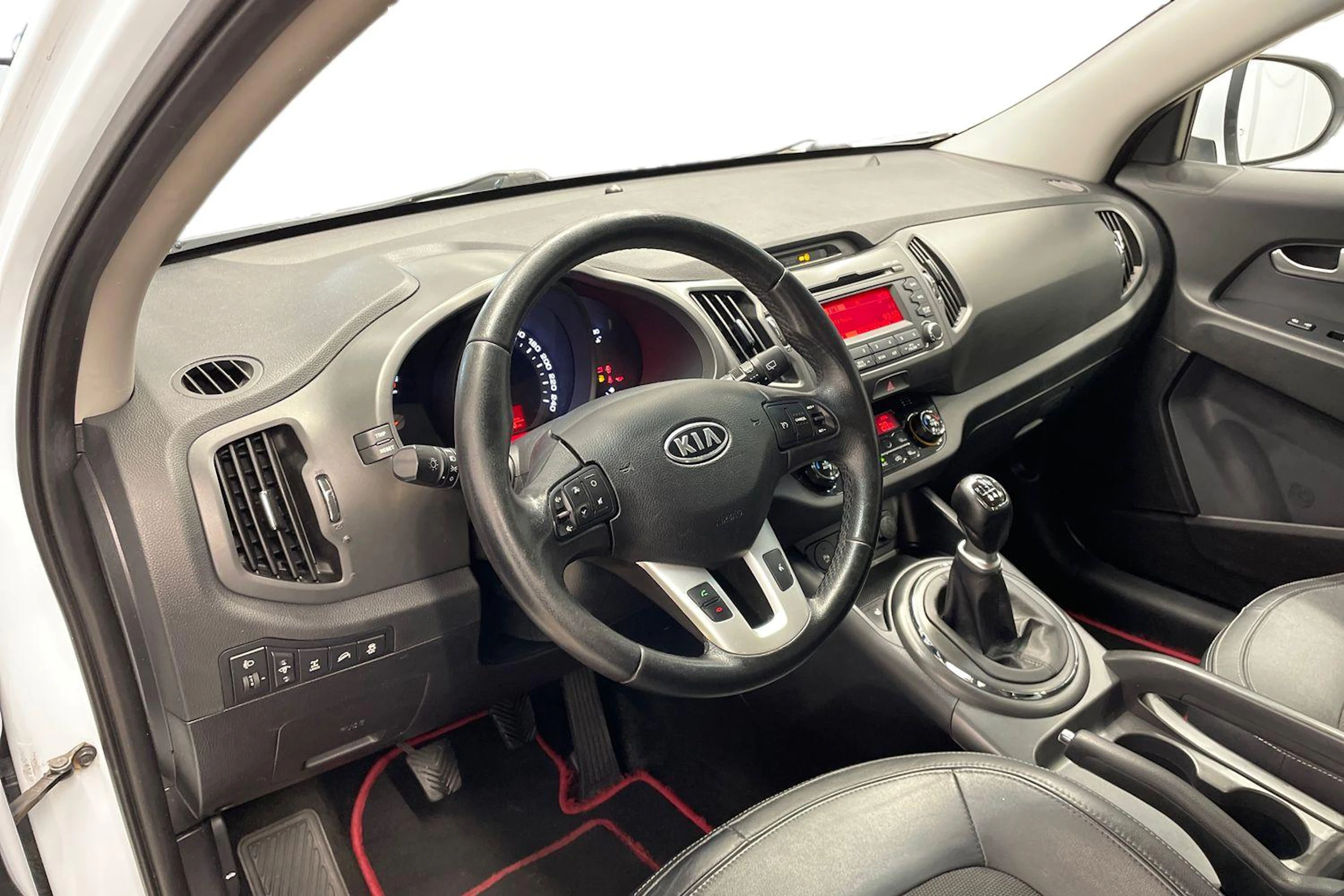 Valkoinen Kia Sportage 2012 kuva 6.