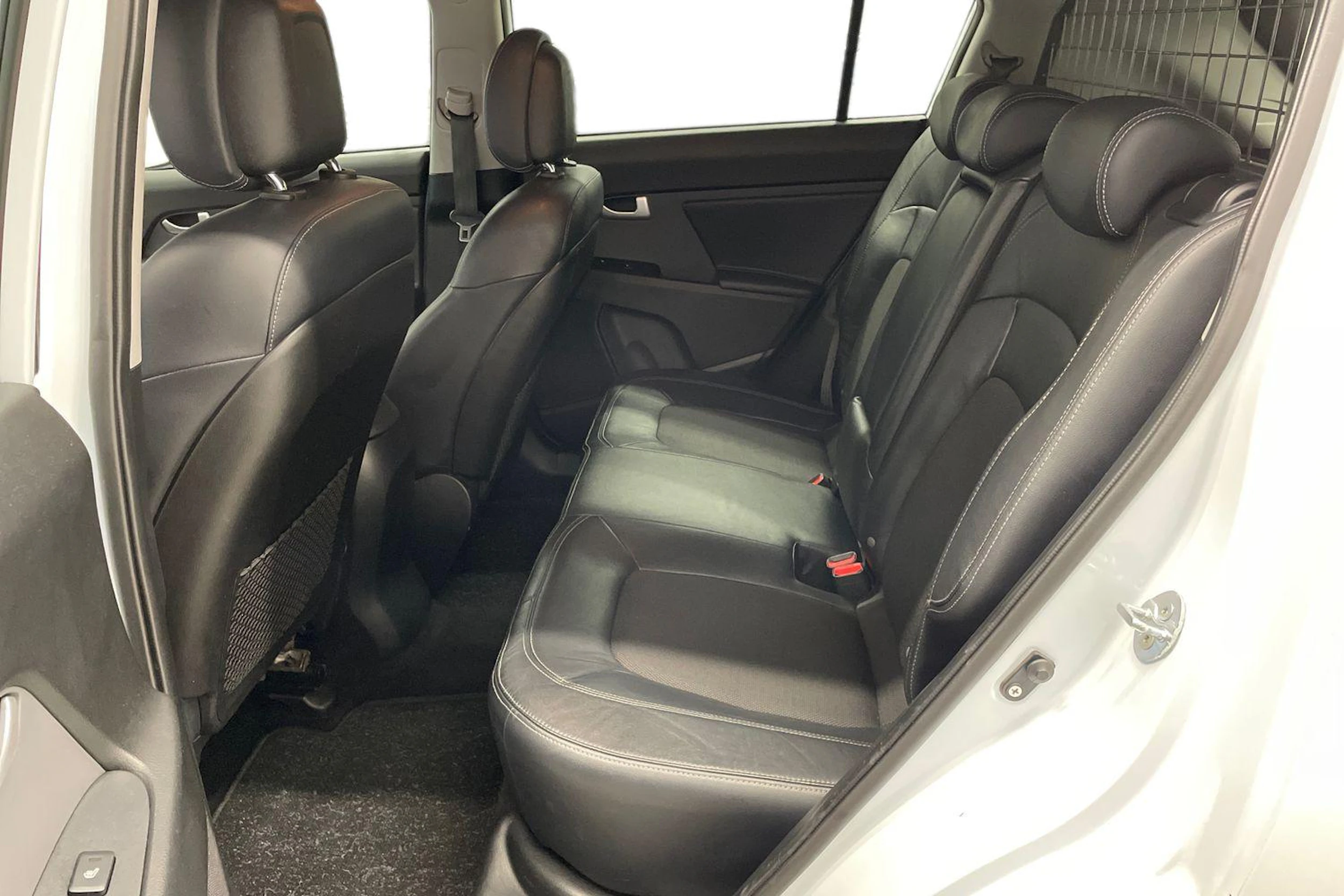 Valkoinen Kia Sportage 2012 kuva 8.