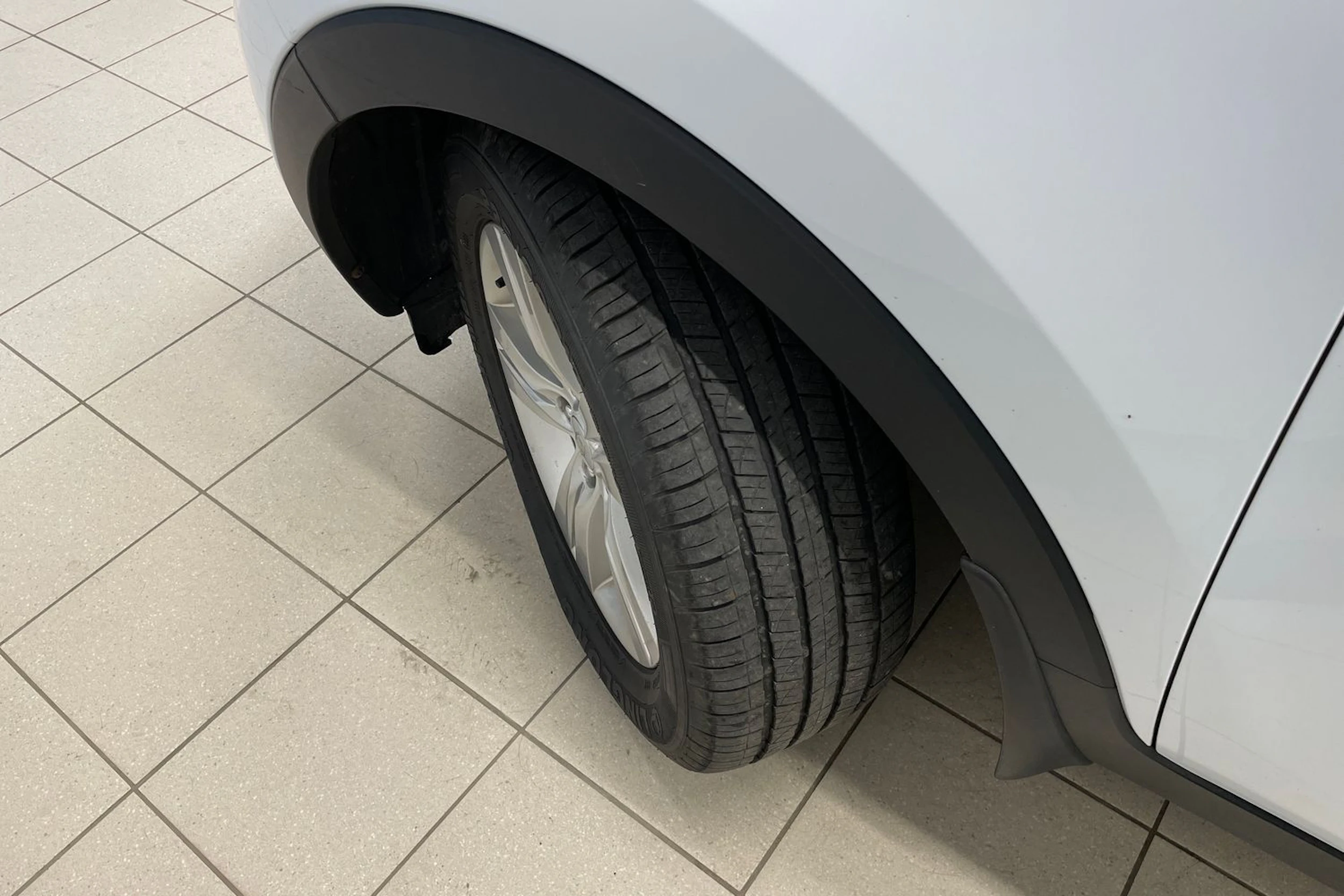 Valkoinen Kia Sportage 2012 kuva 10.