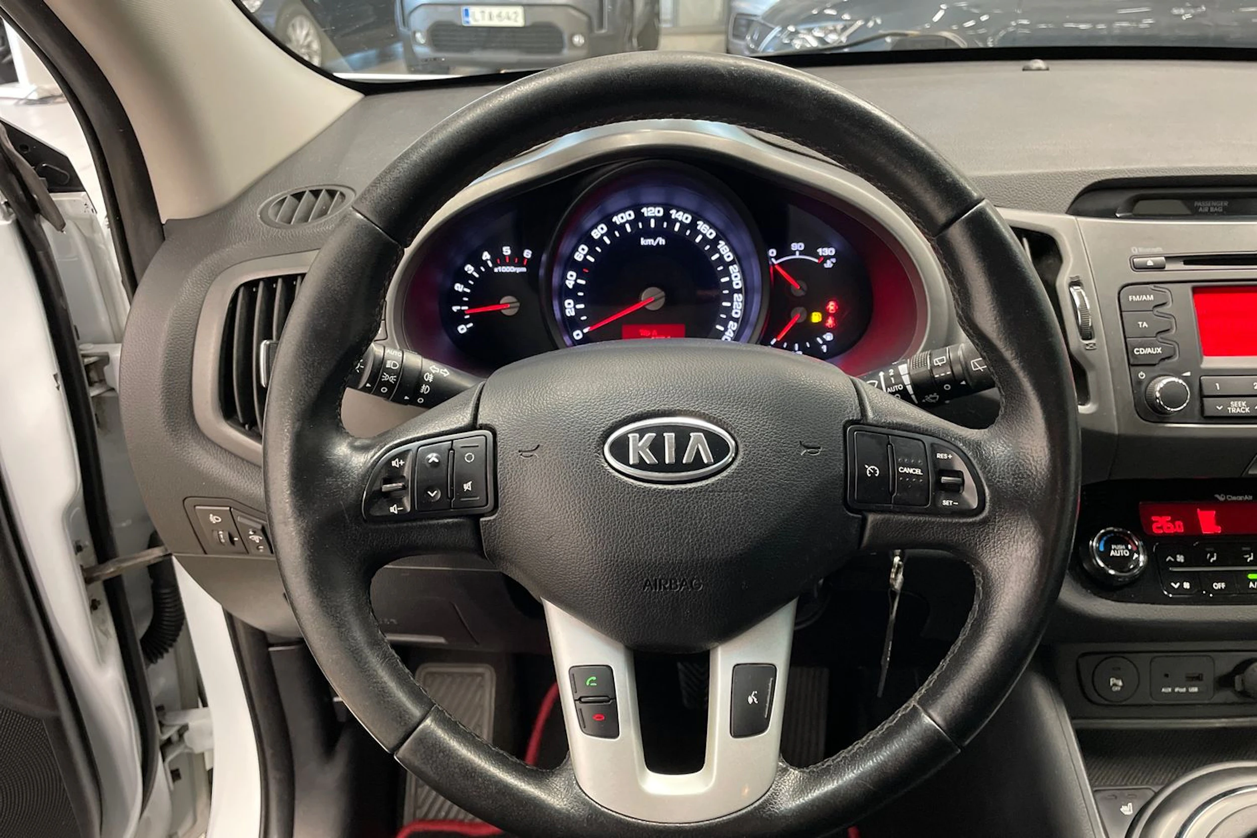 Valkoinen Kia Sportage 2012 kuva 11.