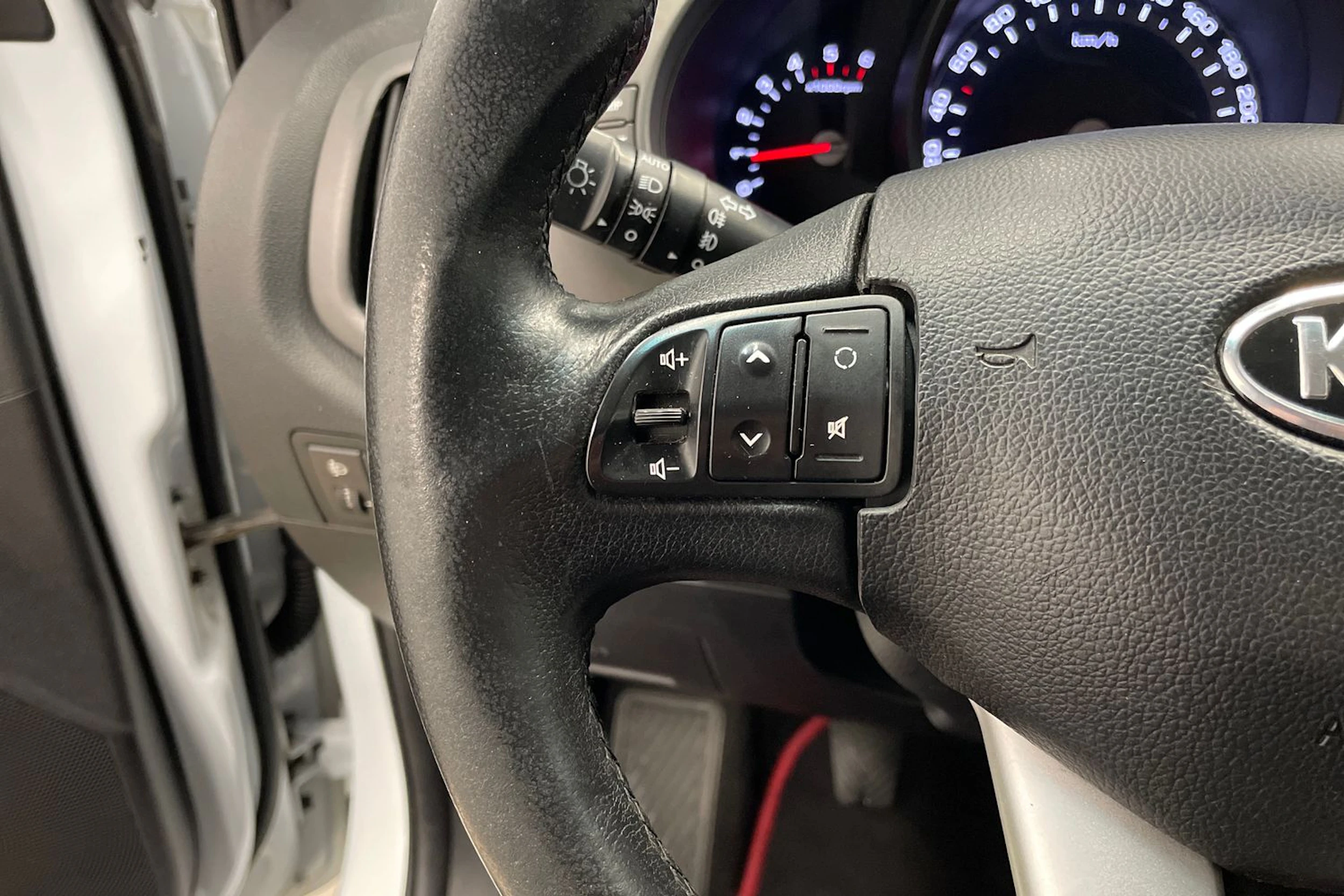 Valkoinen Kia Sportage 2012 kuva 13.