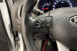Valkoinen Kia Sportage 2012 kuva 13.