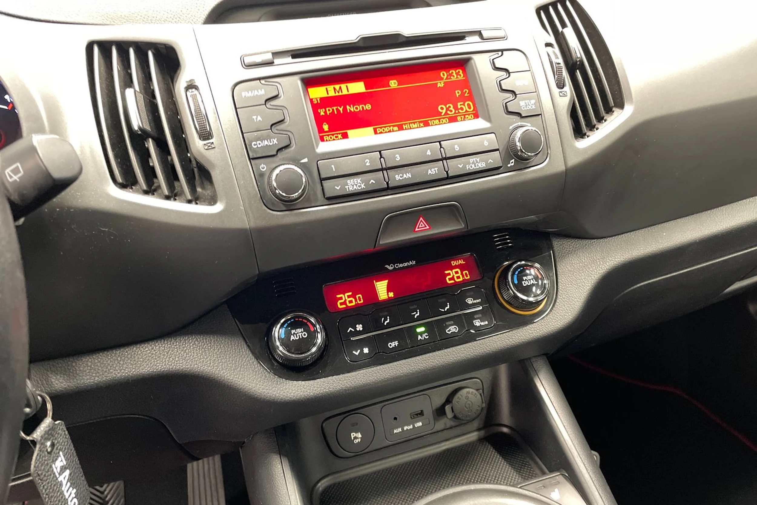 Valkoinen Kia Sportage 2012 kuva 14.