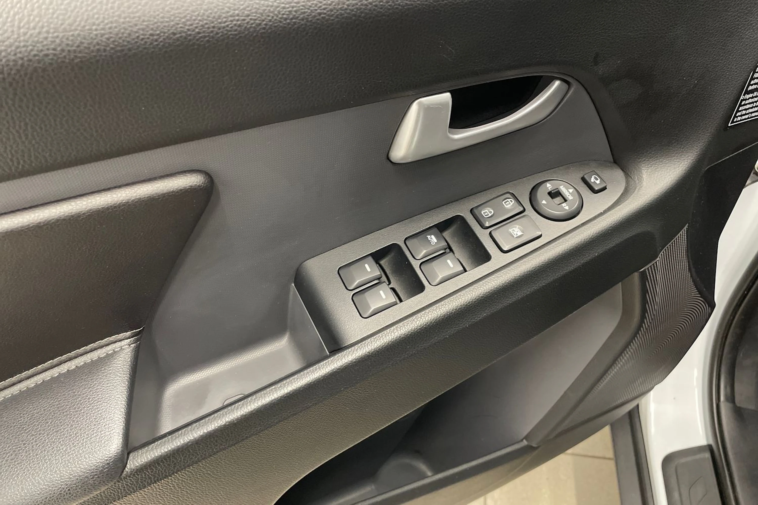 Valkoinen Kia Sportage 2012 kuva 15.
