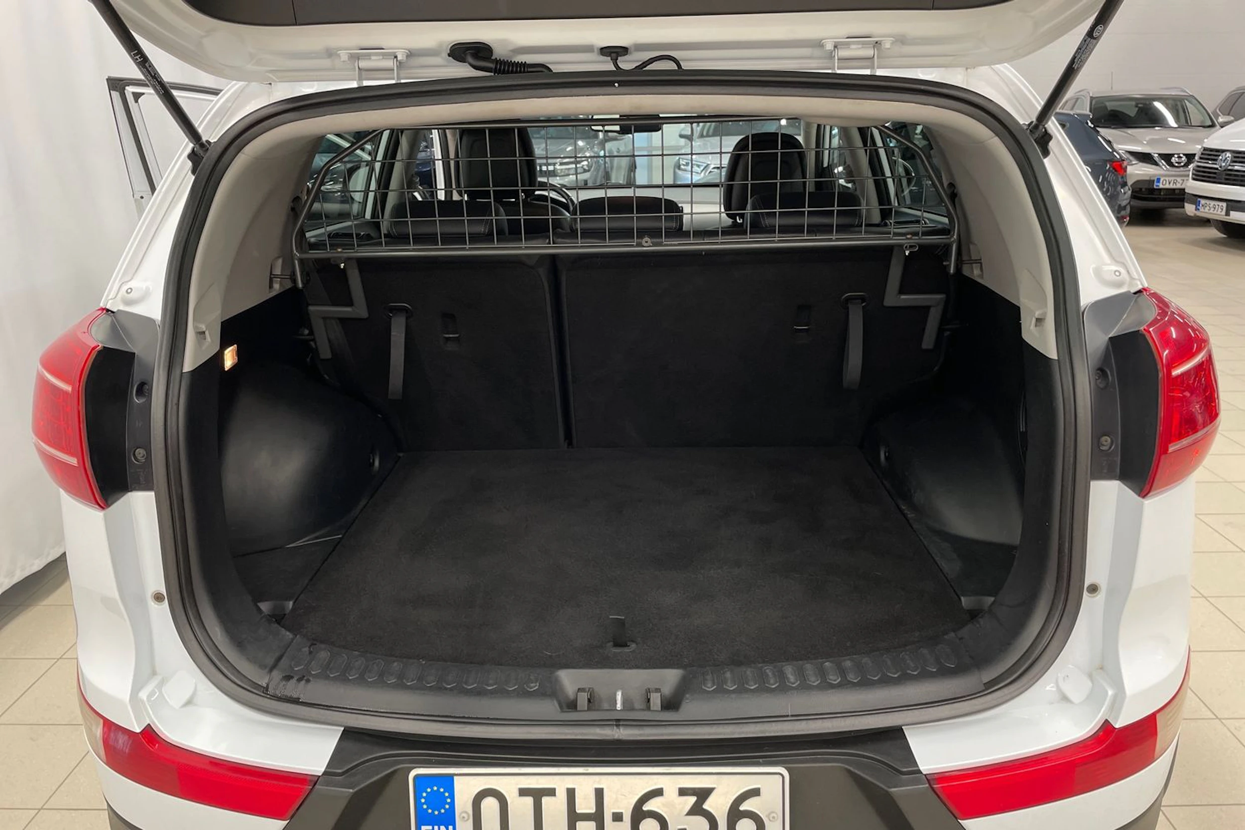 Valkoinen Kia Sportage 2012 kuva 16.