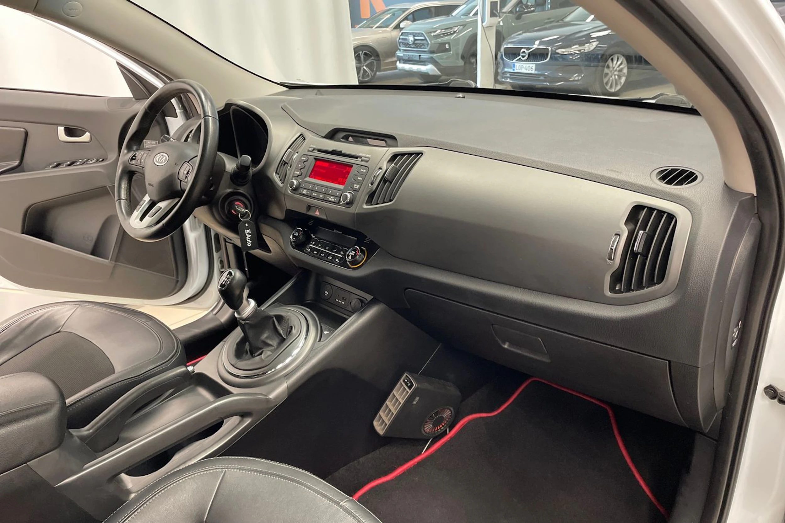 Valkoinen Kia Sportage 2012 kuva 18.