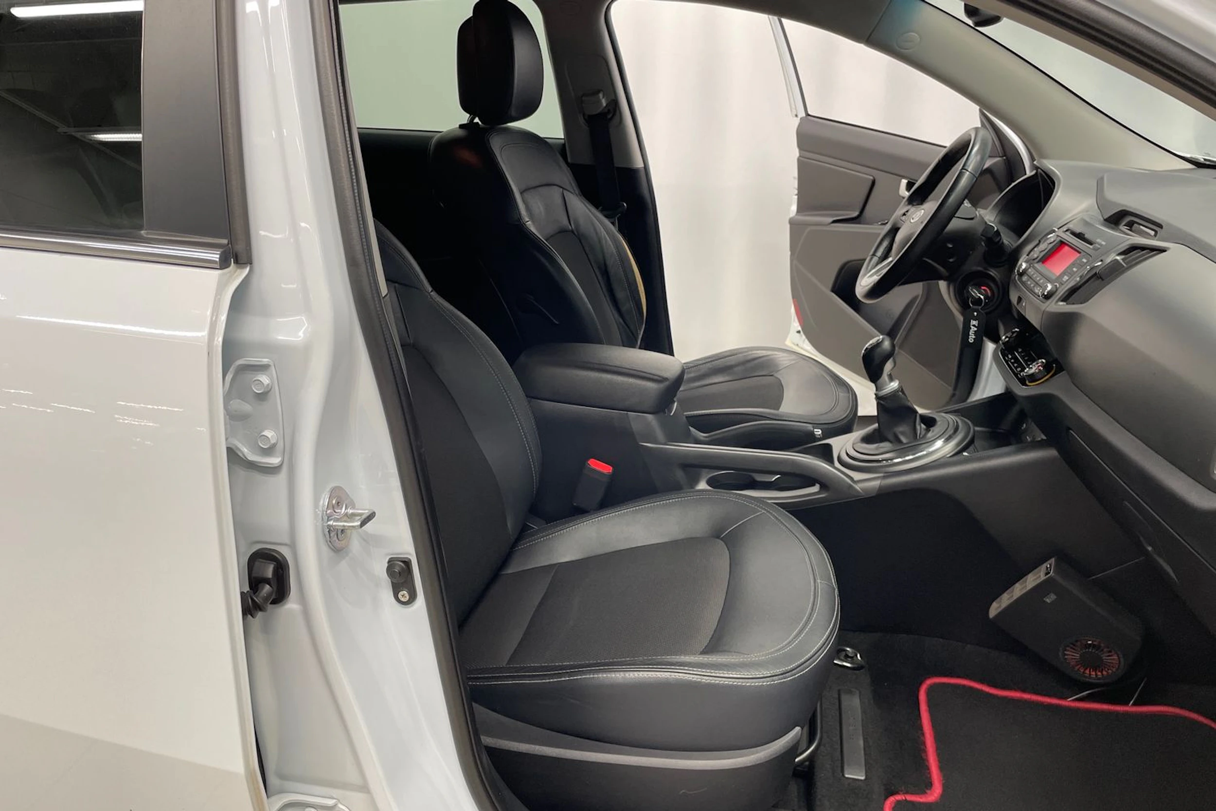 Valkoinen Kia Sportage 2012 kuva 19.