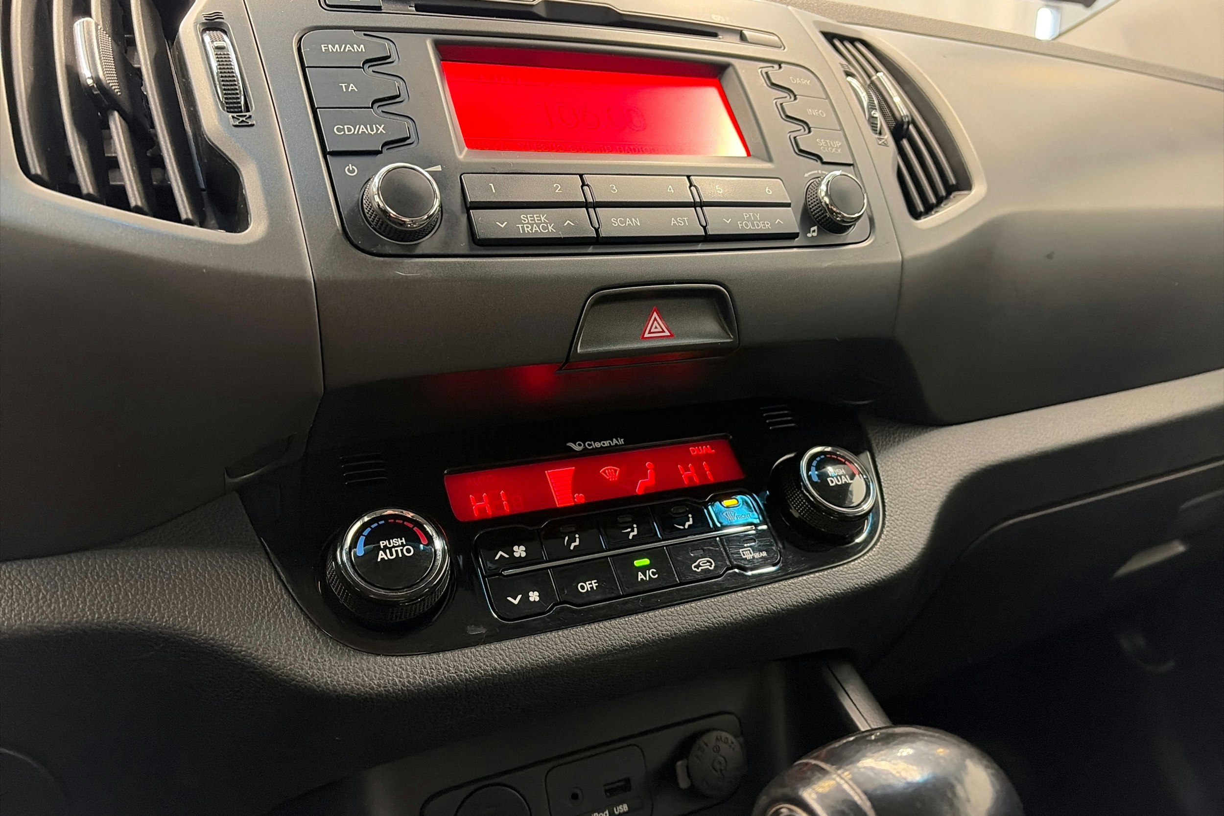 valkoinen Kia Sportage 2012 kuva 17.