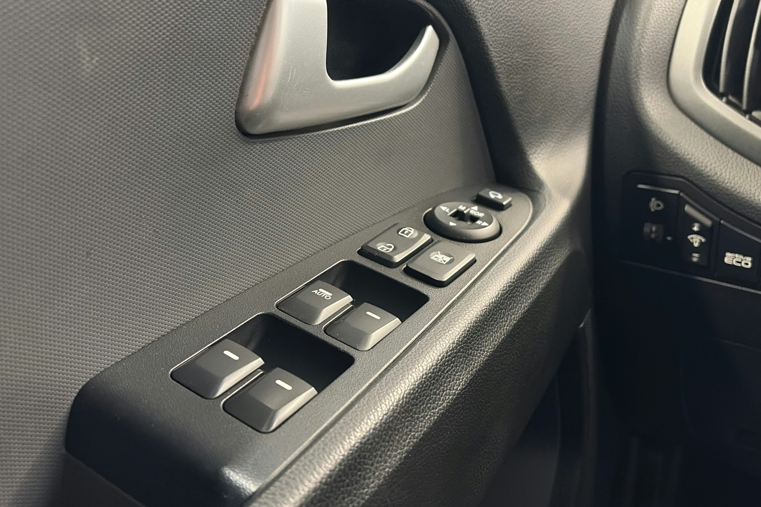 valkoinen Kia Sportage 2012 kuva 18.