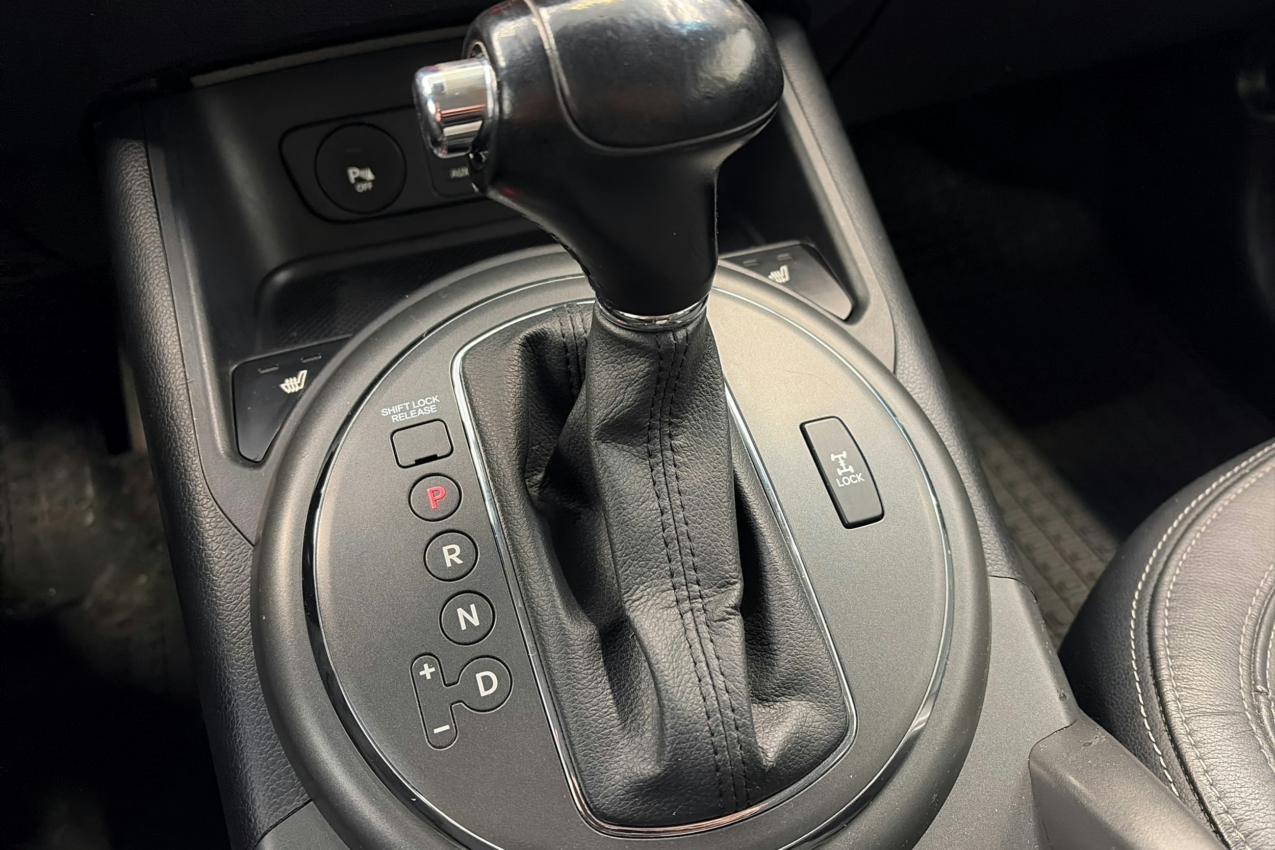 valkoinen Kia Sportage 2012 kuva 20.