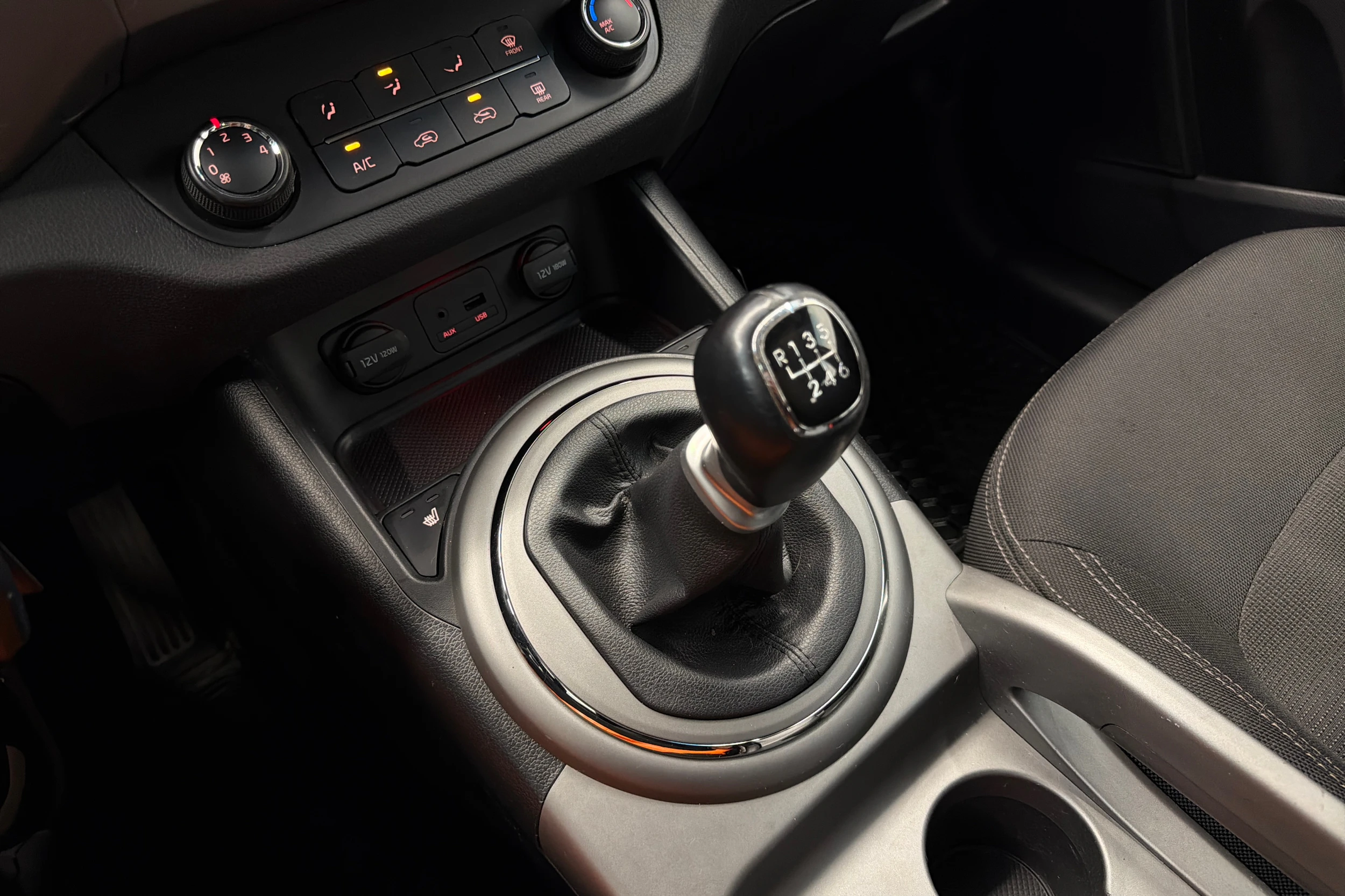 oranssi Kia Sportage 2014 kuva 20.