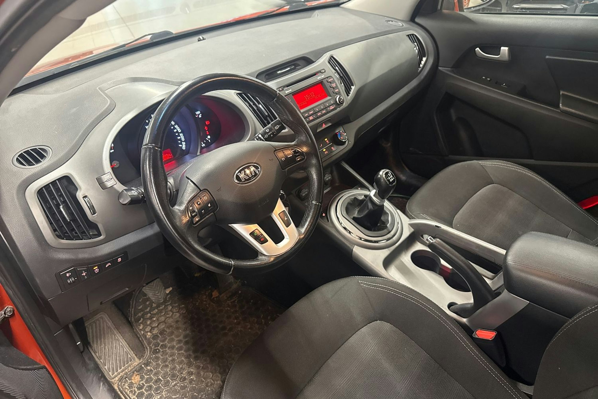 oranssi Kia Sportage 2015 kuva 3.