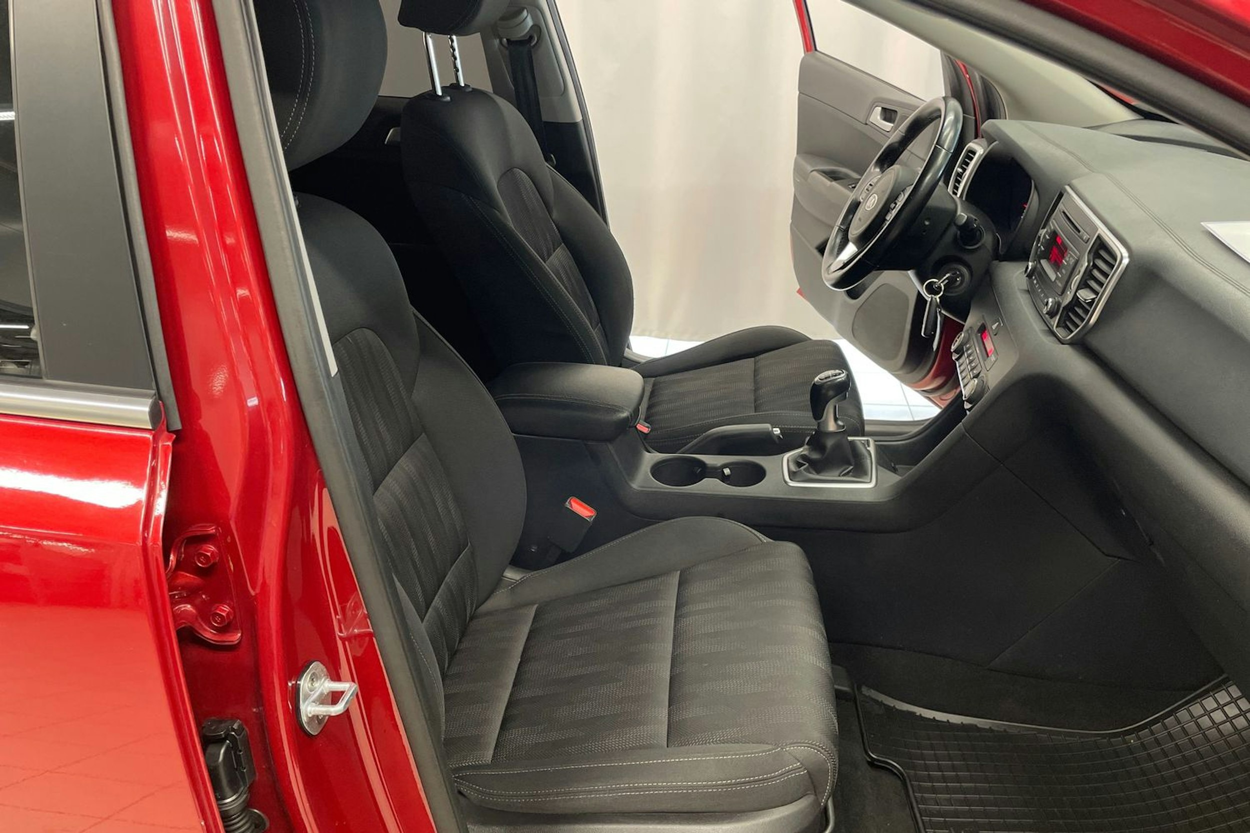 Punainen Kia Sportage 2016 kuva 24.