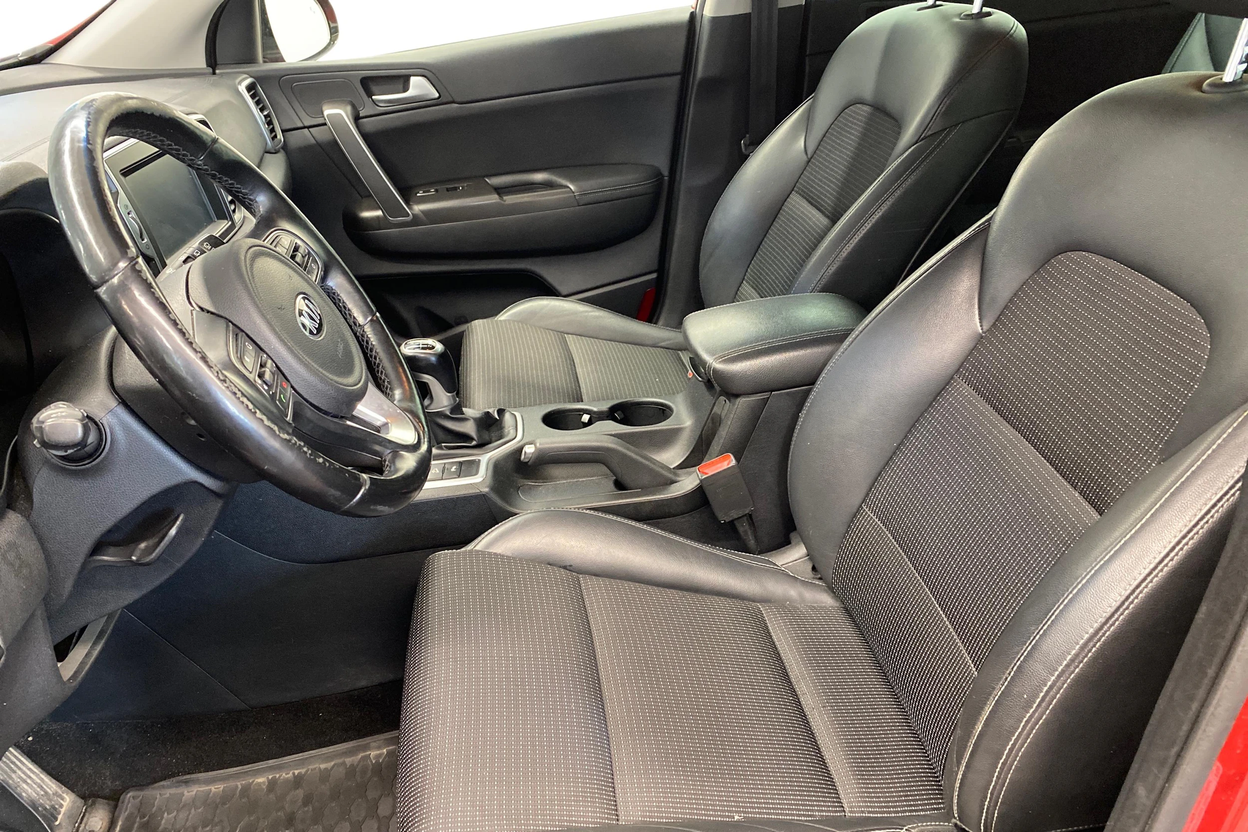 Punainen Kia Sportage 2016 kuva 8.
