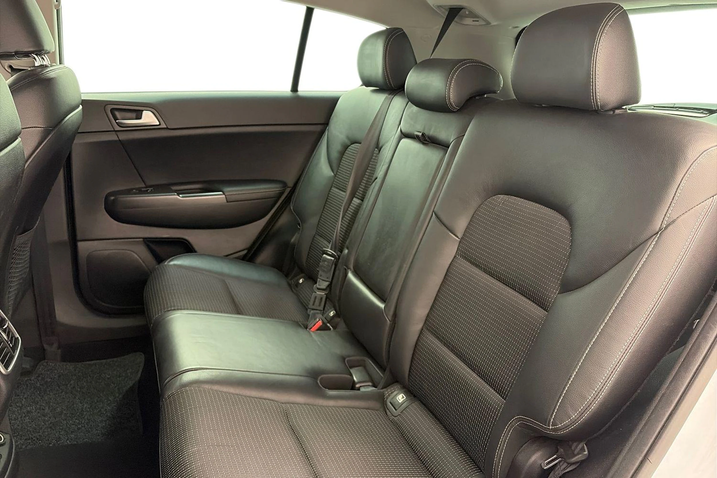 valkoinen Kia Sportage 2016 kuva 8.
