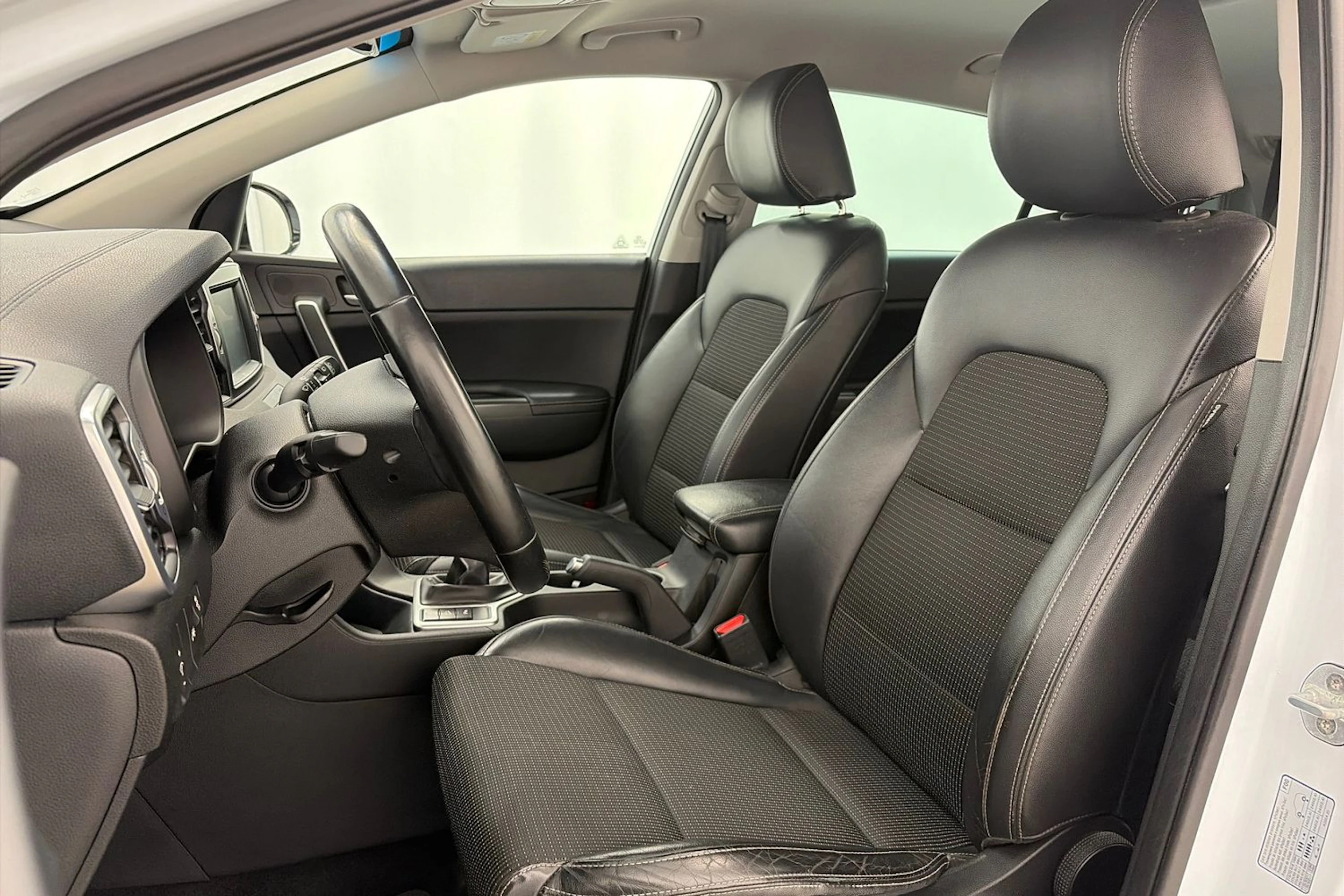valkoinen Kia Sportage 2016 kuva 11.