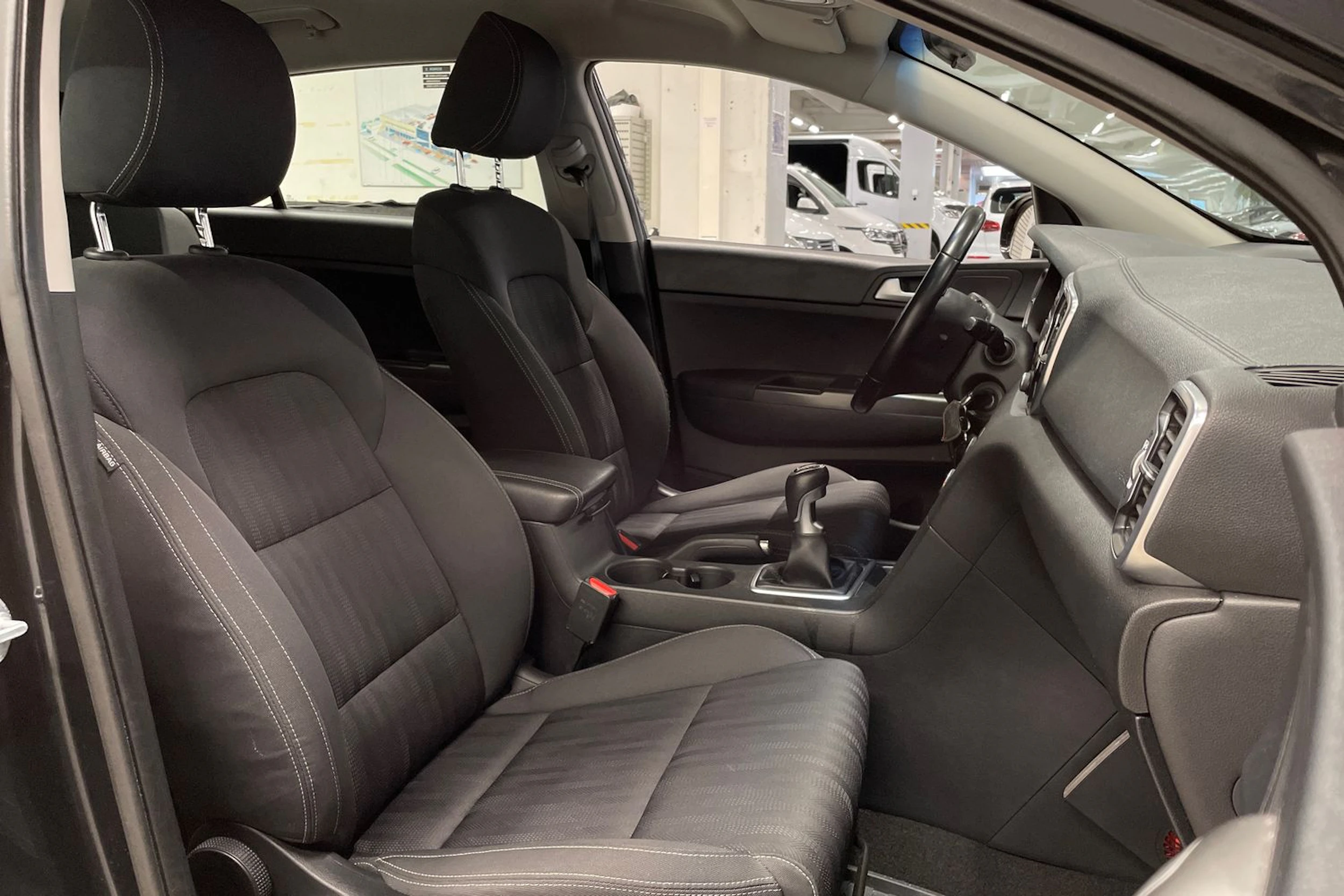 musta Kia Sportage 2016 kuva 20.
