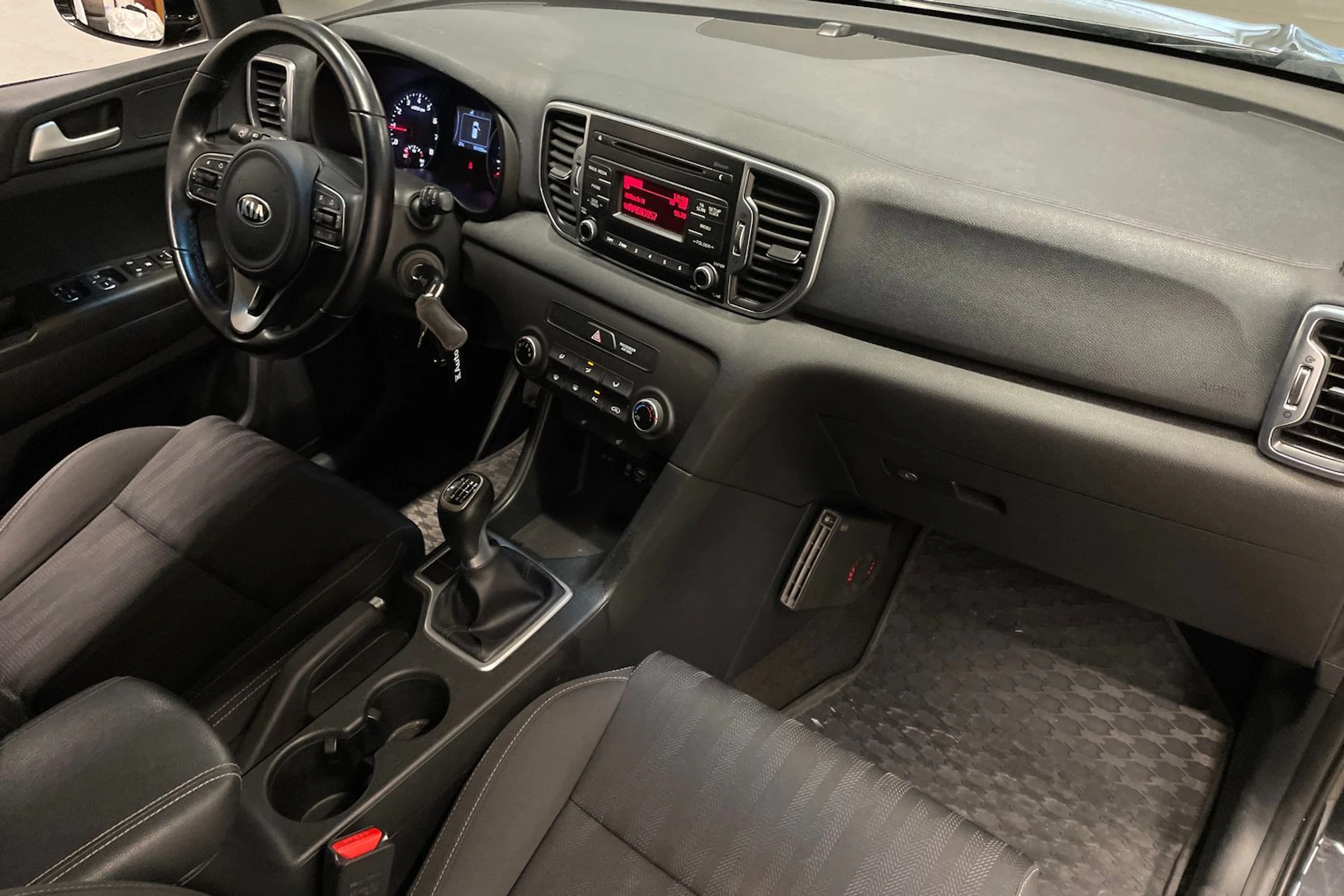 musta Kia Sportage 2016 kuva 21.
