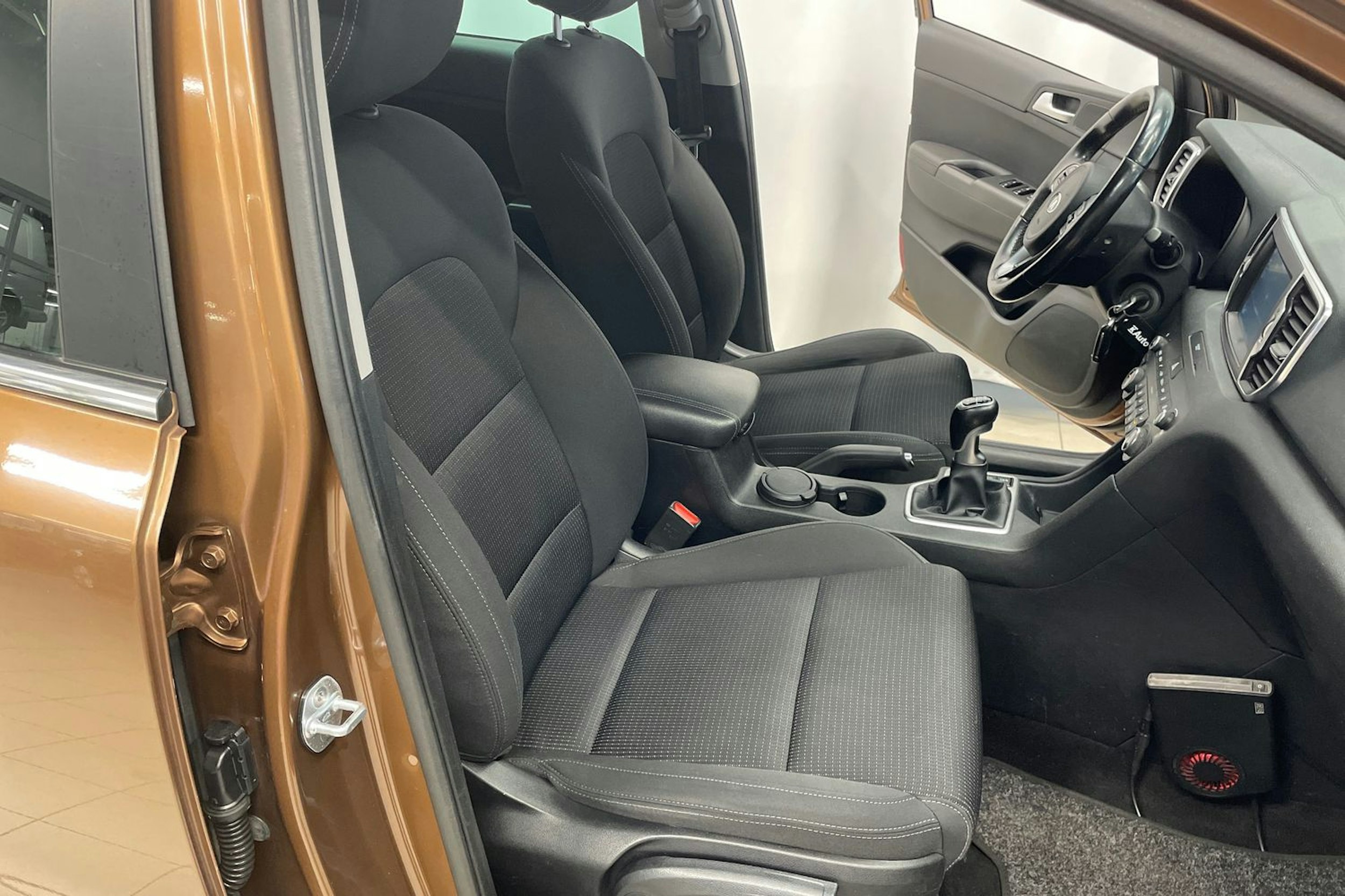 Ruskea (beige) Kia Sportage 2016 kuva 26.