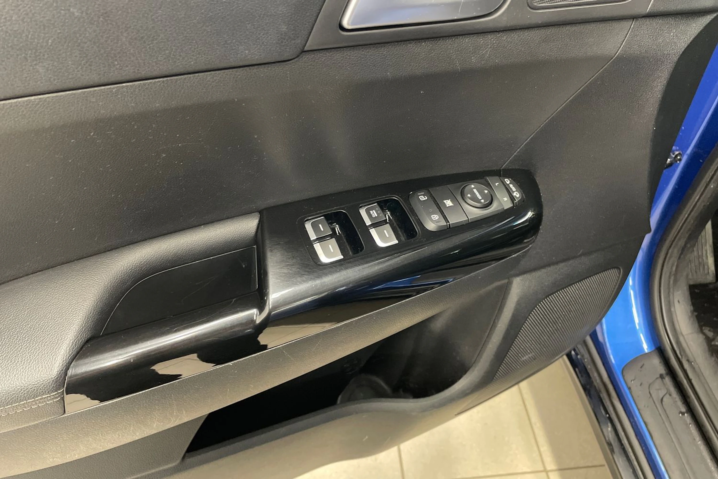 sininen Kia Sportage 2021 kuva 17.