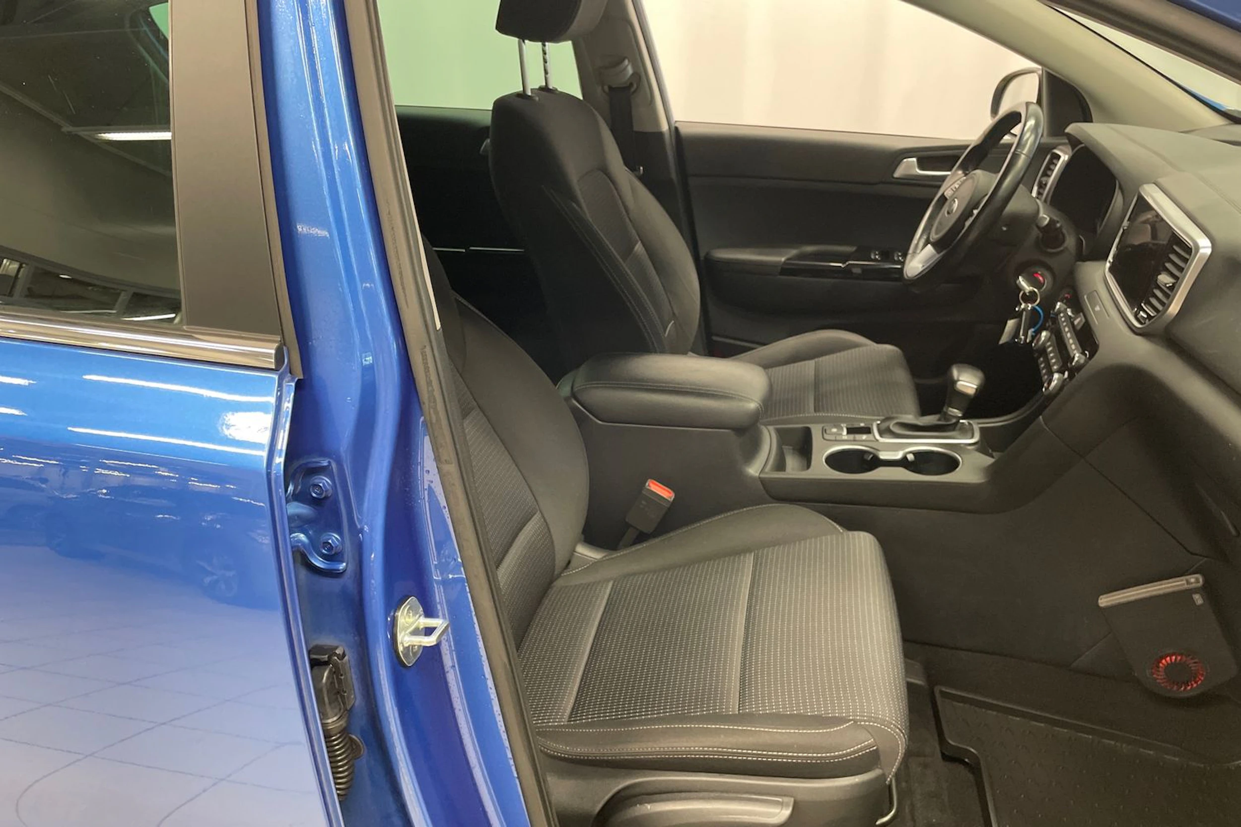 sininen Kia Sportage 2021 kuva 23.