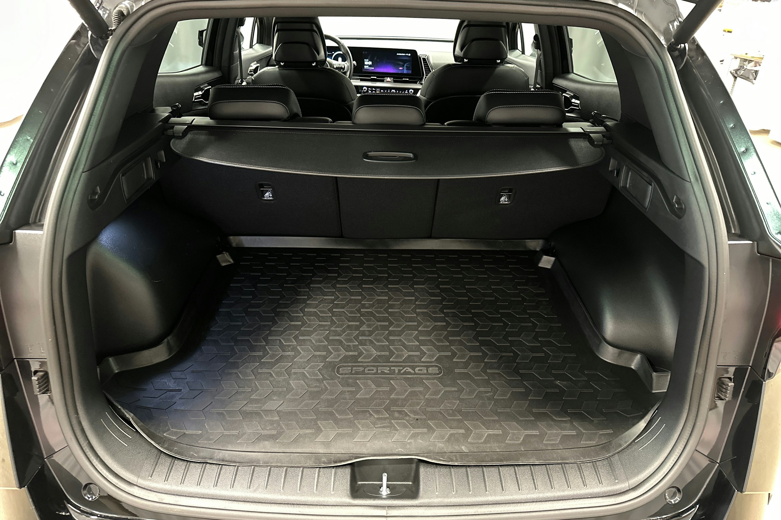 musta Kia Sportage 2022 kuva 14.