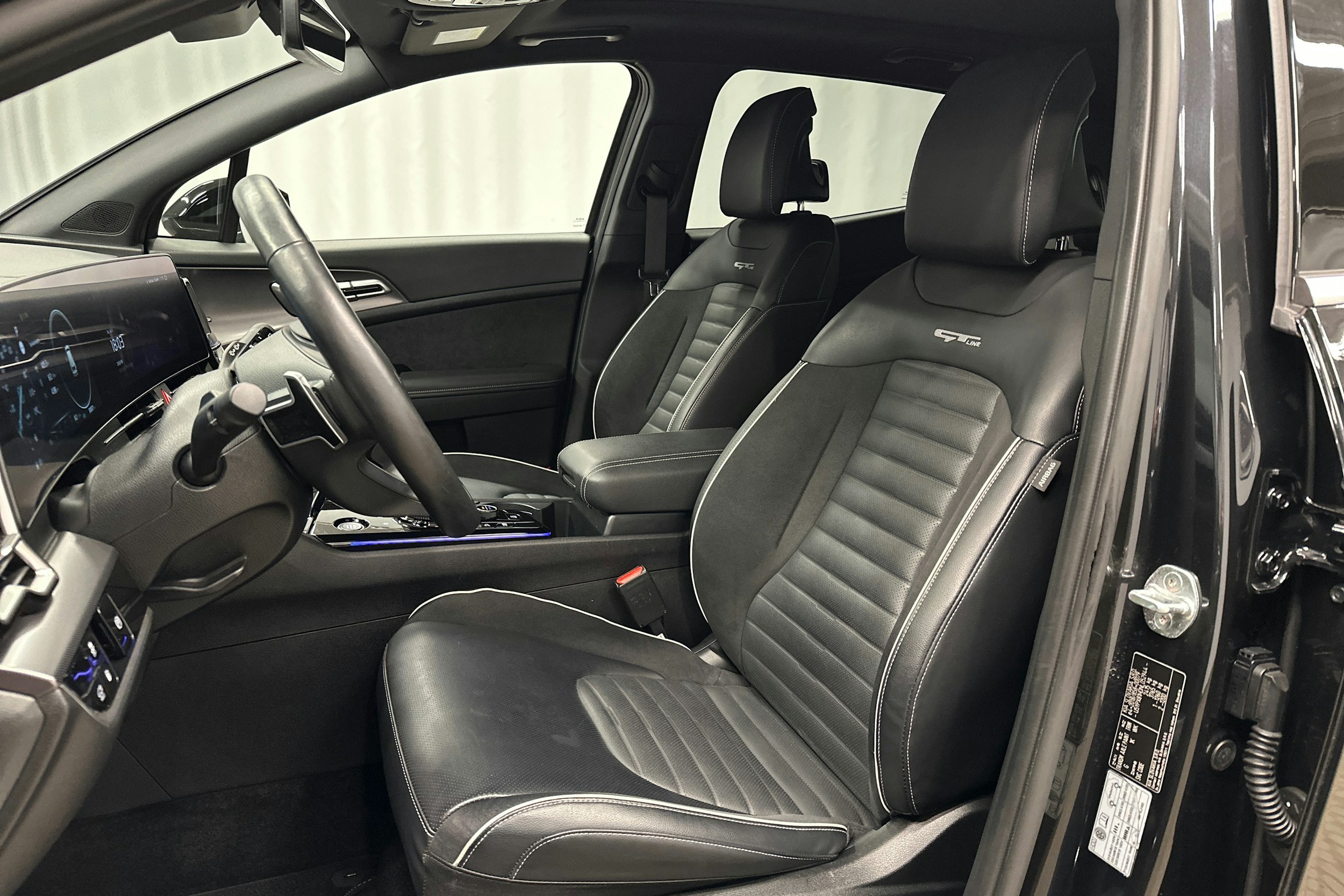 musta Kia Sportage 2022 kuva 16.