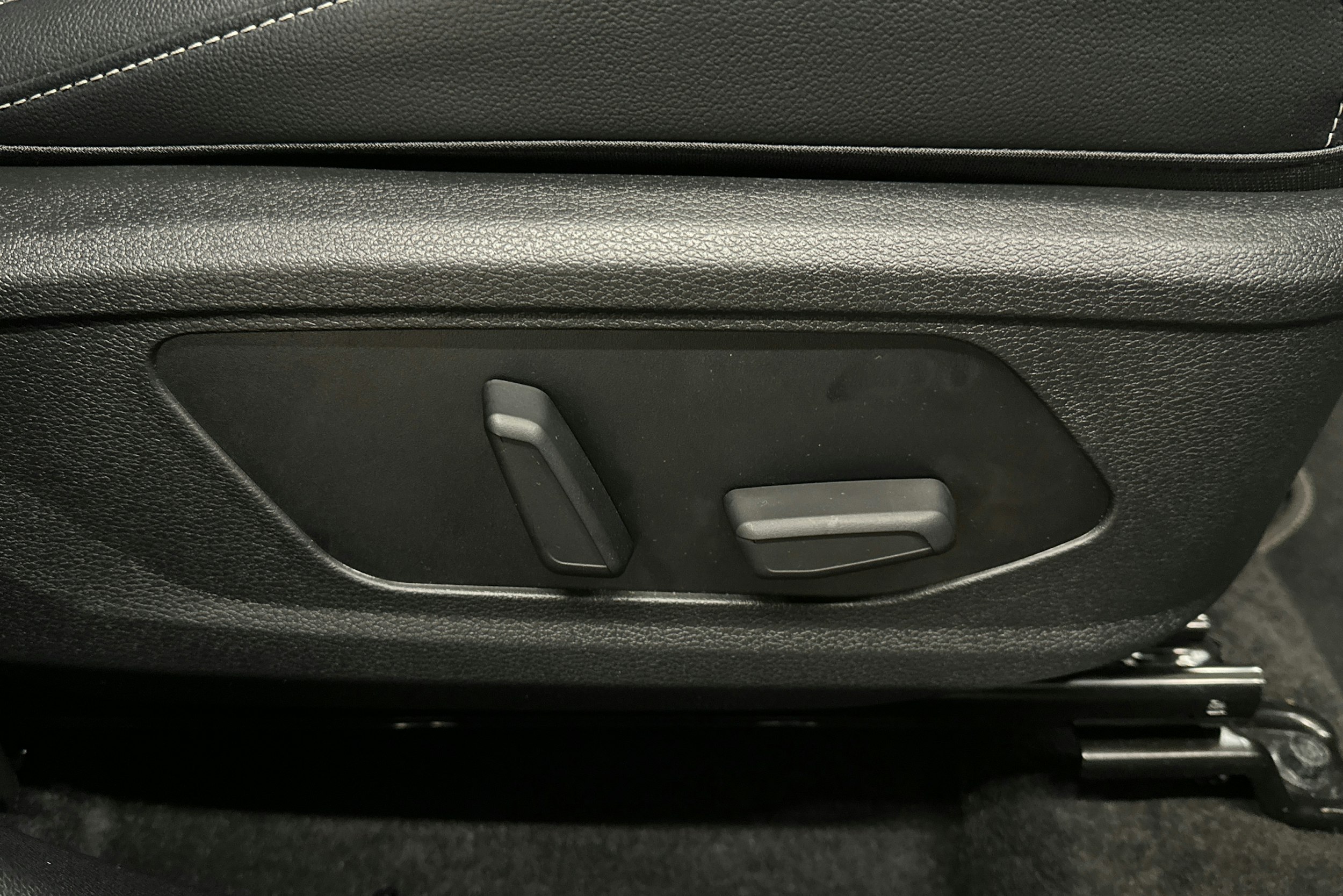 musta Kia Sportage 2022 kuva 18.