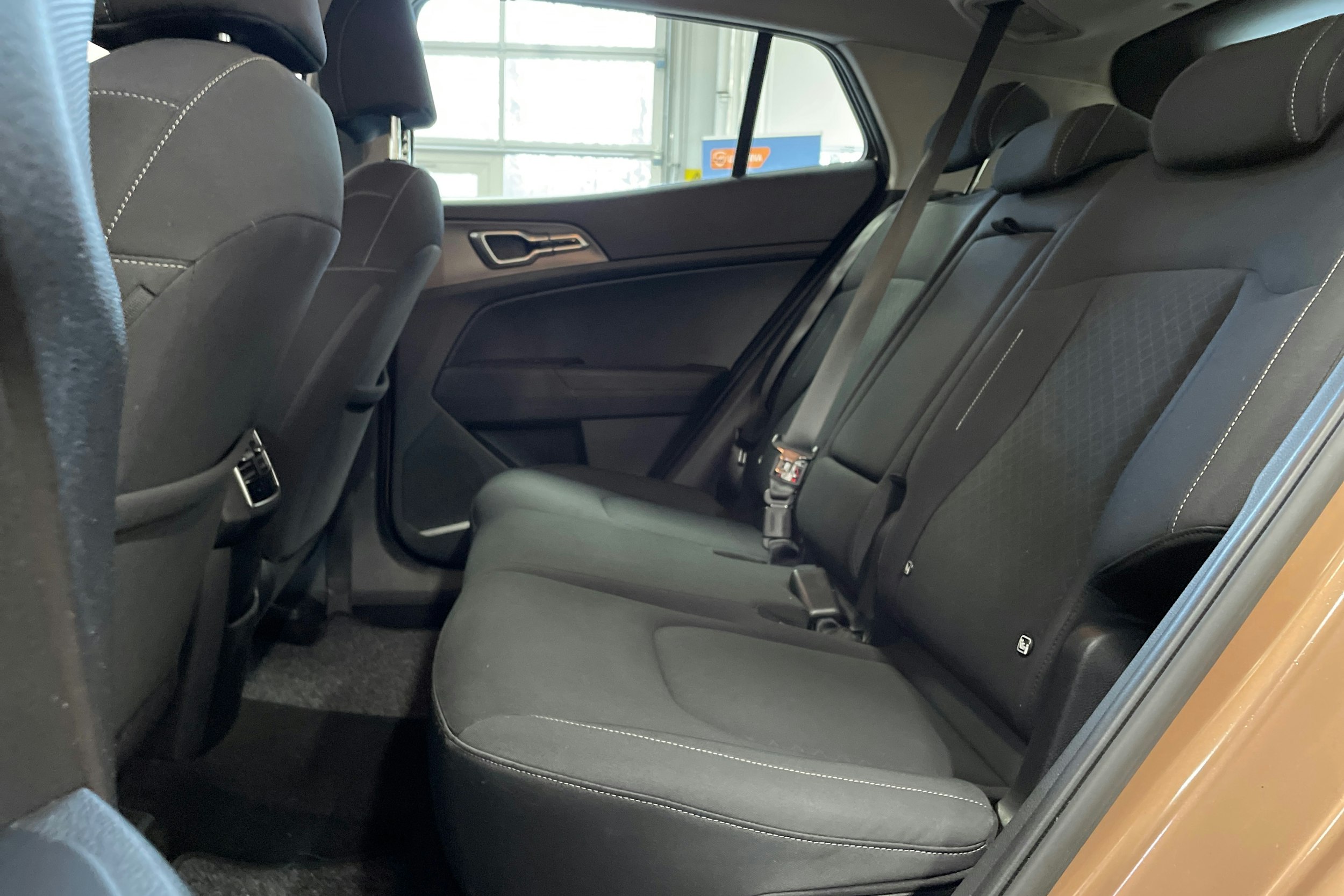 ruskea (beige) Kia Sportage 2022 kuva 8.