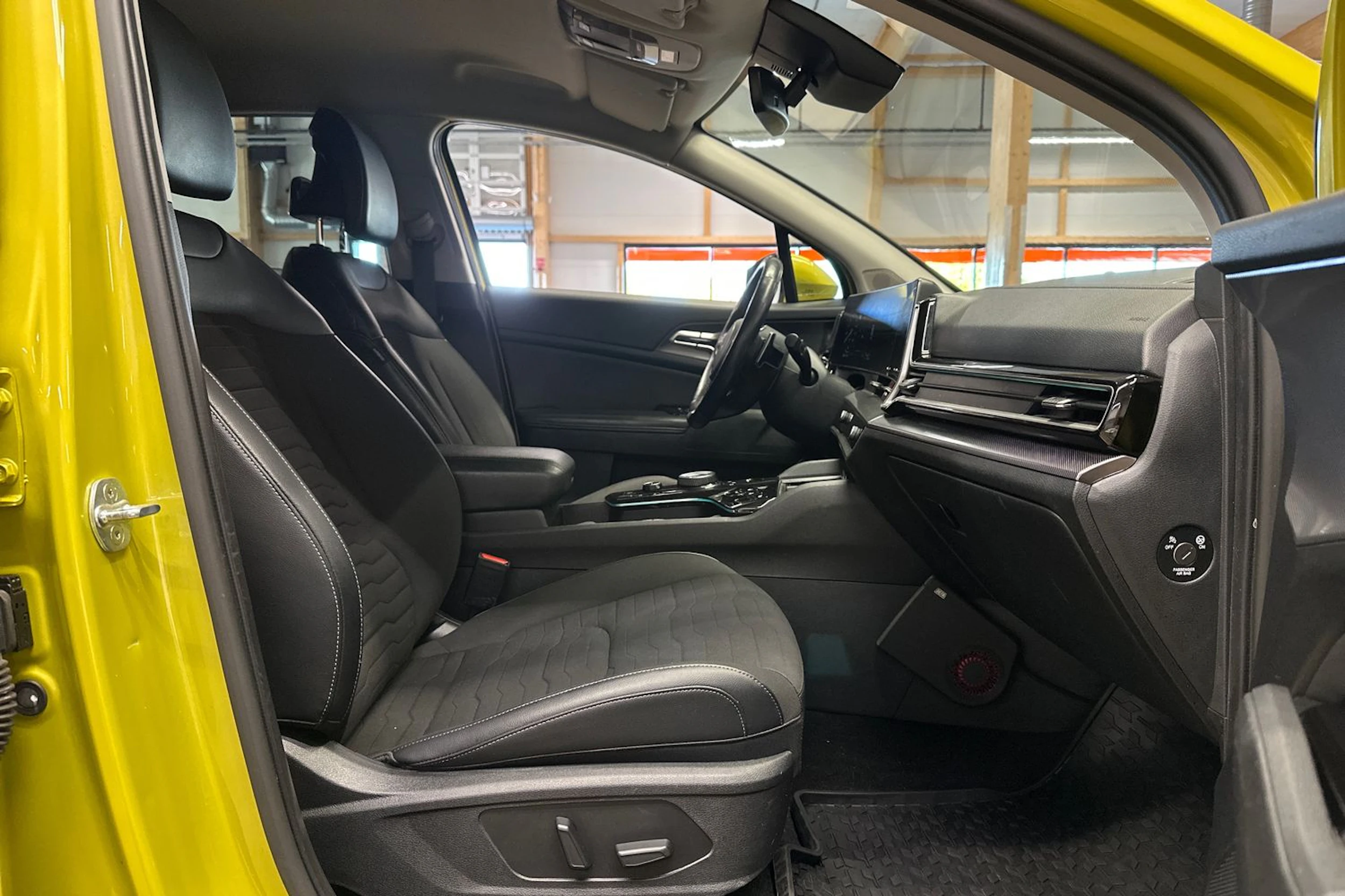 keltainen Kia Sportage 2022 kuva 11.