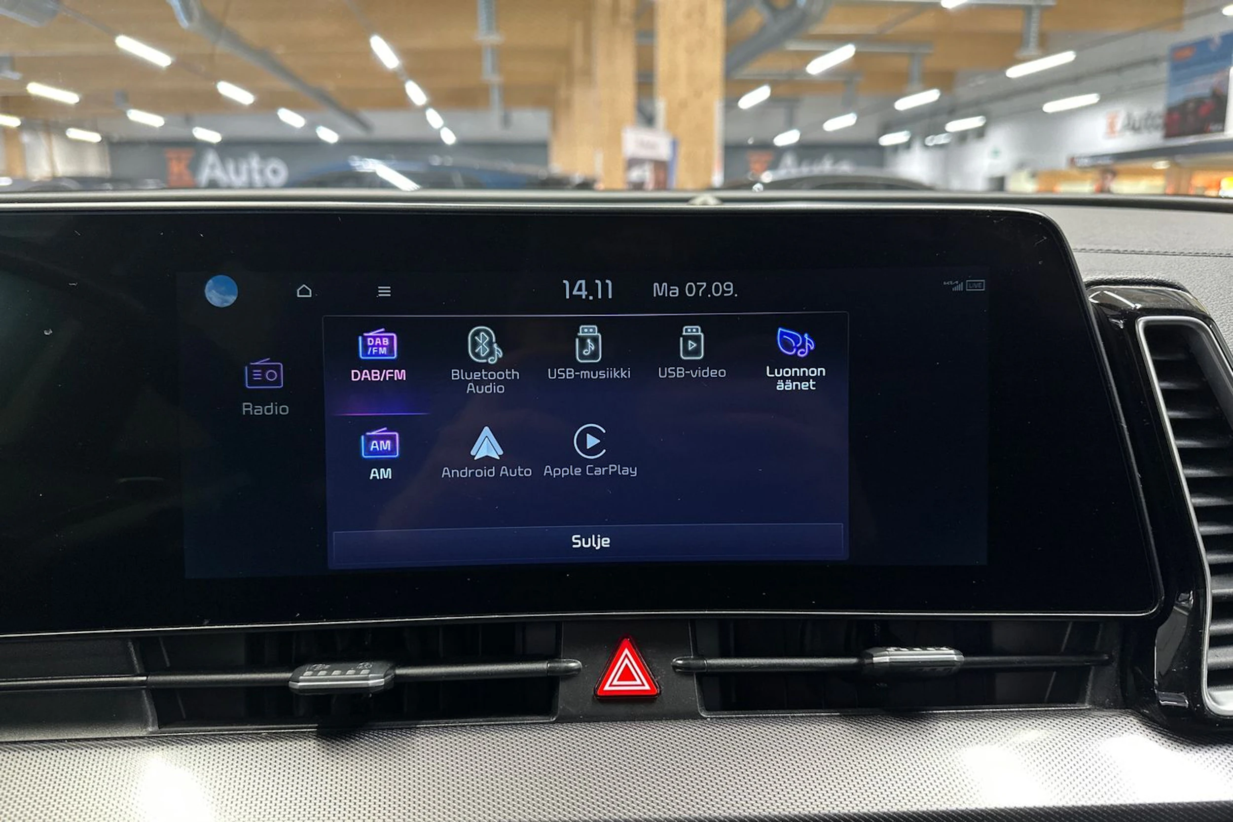 keltainen Kia Sportage 2022 kuva 18.