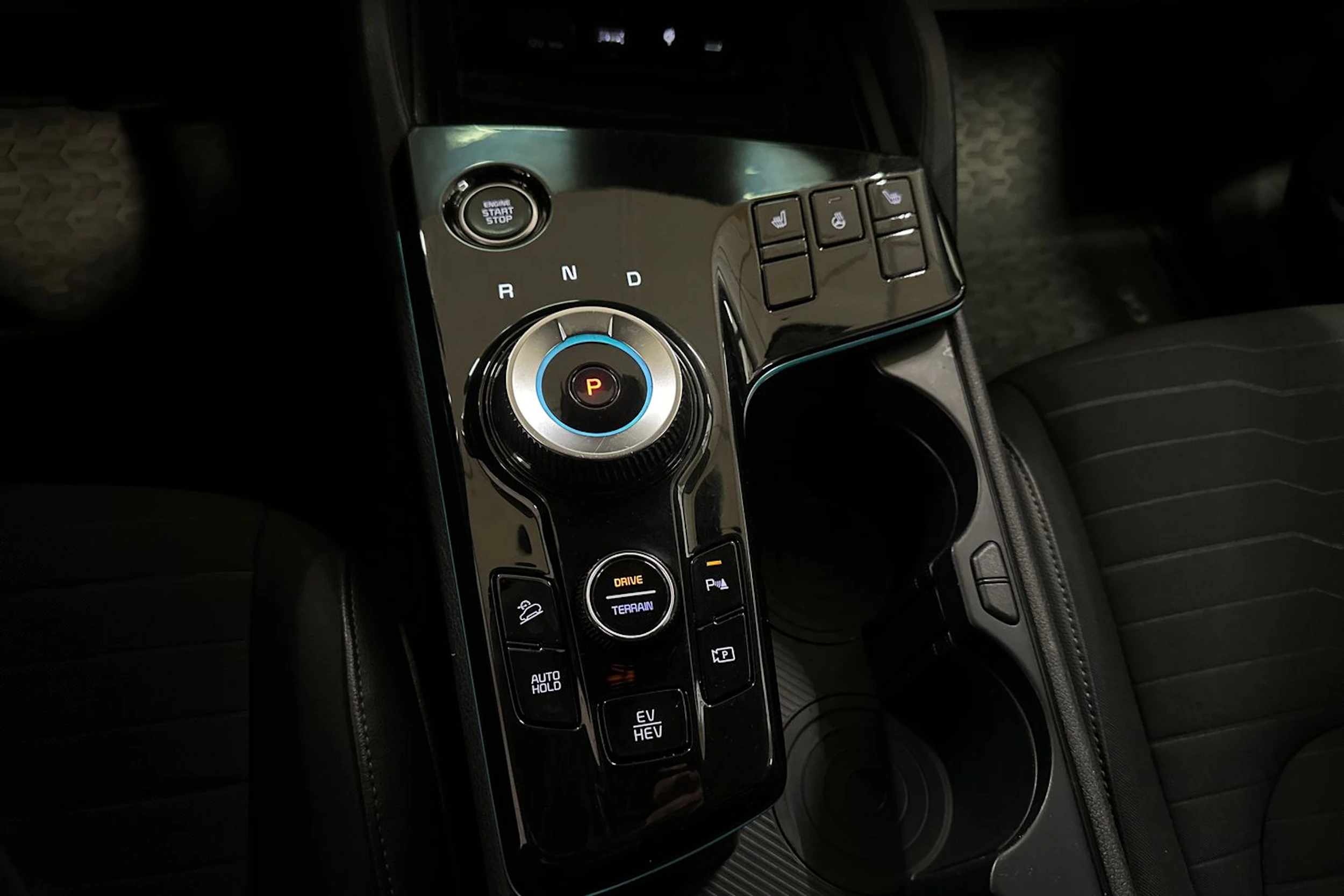 keltainen Kia Sportage 2022 kuva 21.