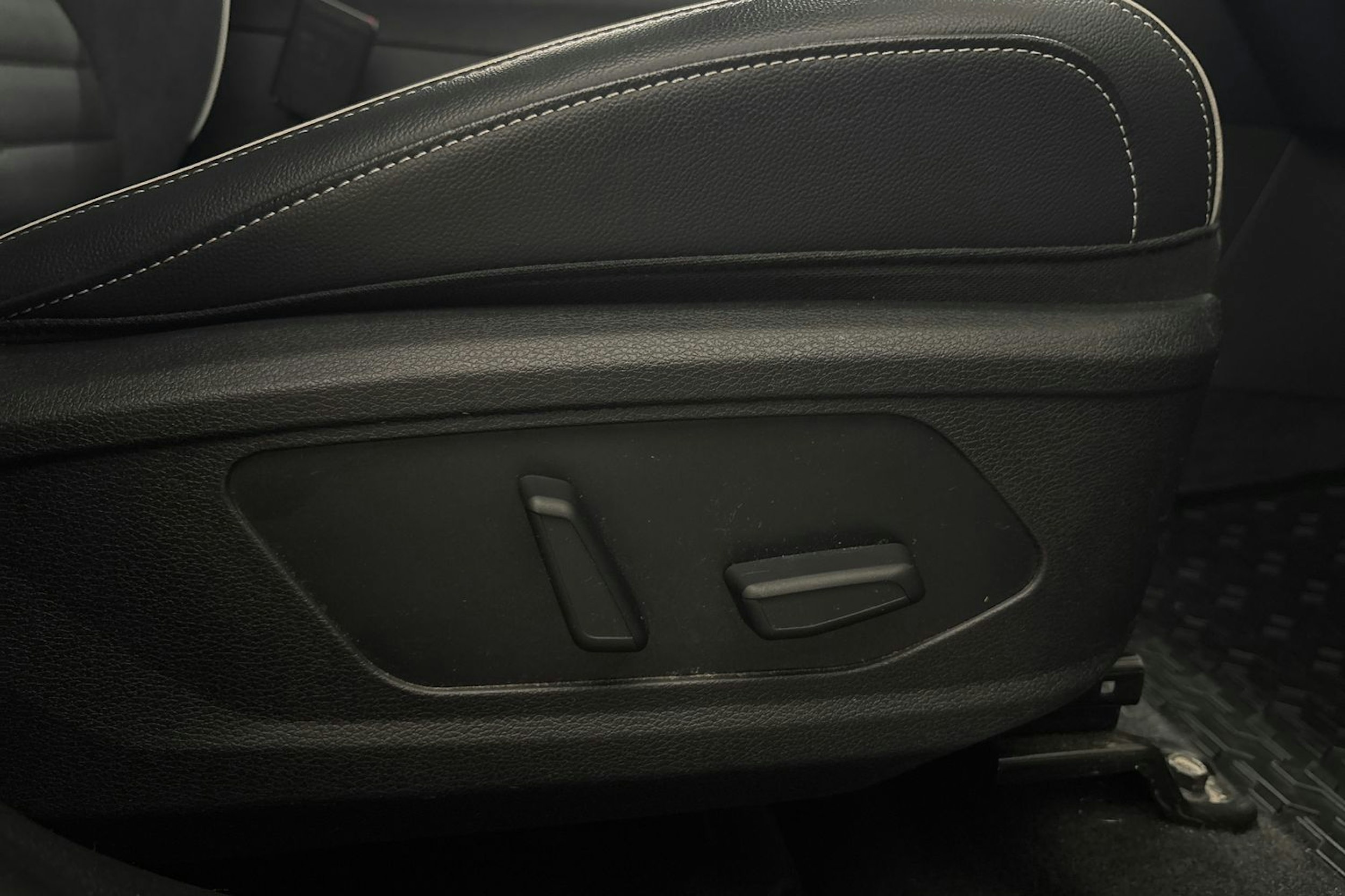 keltainen Kia Sportage 2022 kuva 15.