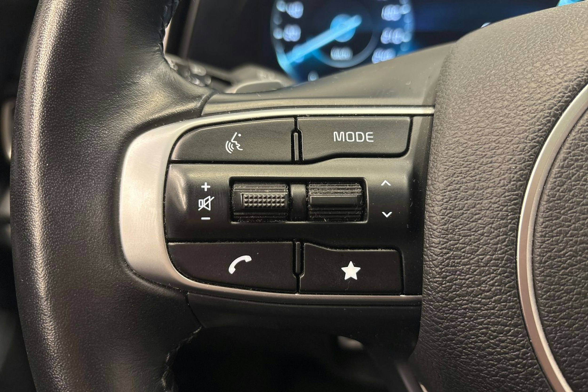 keltainen Kia Sportage 2022 kuva 21.
